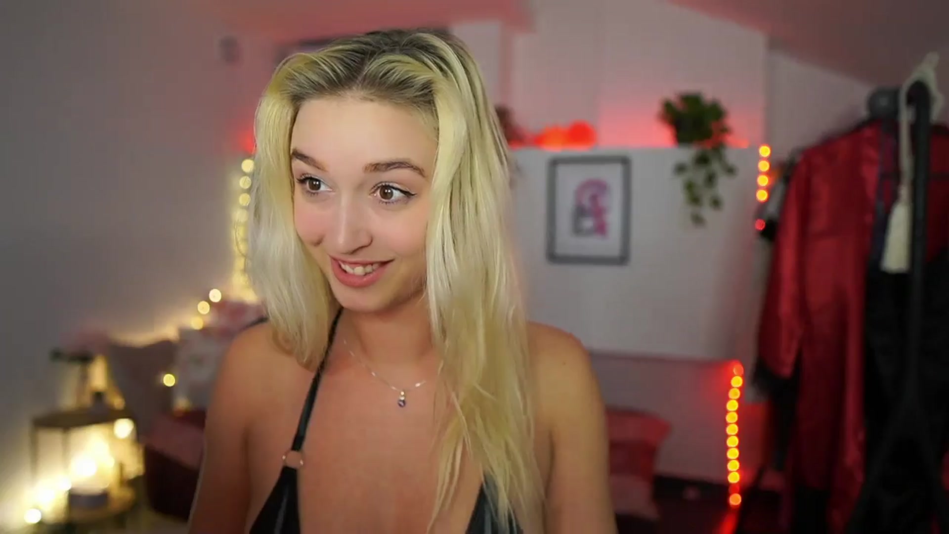 Gallery image thumbnail from Alexis__Texas's myfreecams stream on, 11/12/2024, 23:36 image 15 of 20