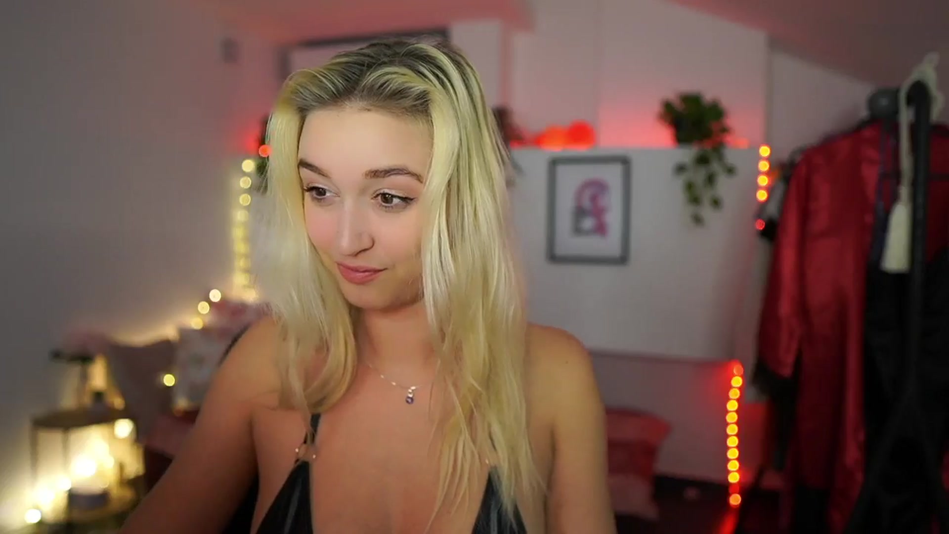 Gallery image thumbnail from Alexis__Texas's myfreecams stream on, 11/12/2024, 23:36 image 17 of 20