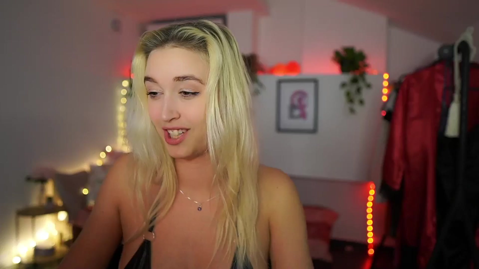 Gallery image thumbnail from Alexis__Texas's myfreecams stream on, 11/12/2024, 23:36 image 18 of 20