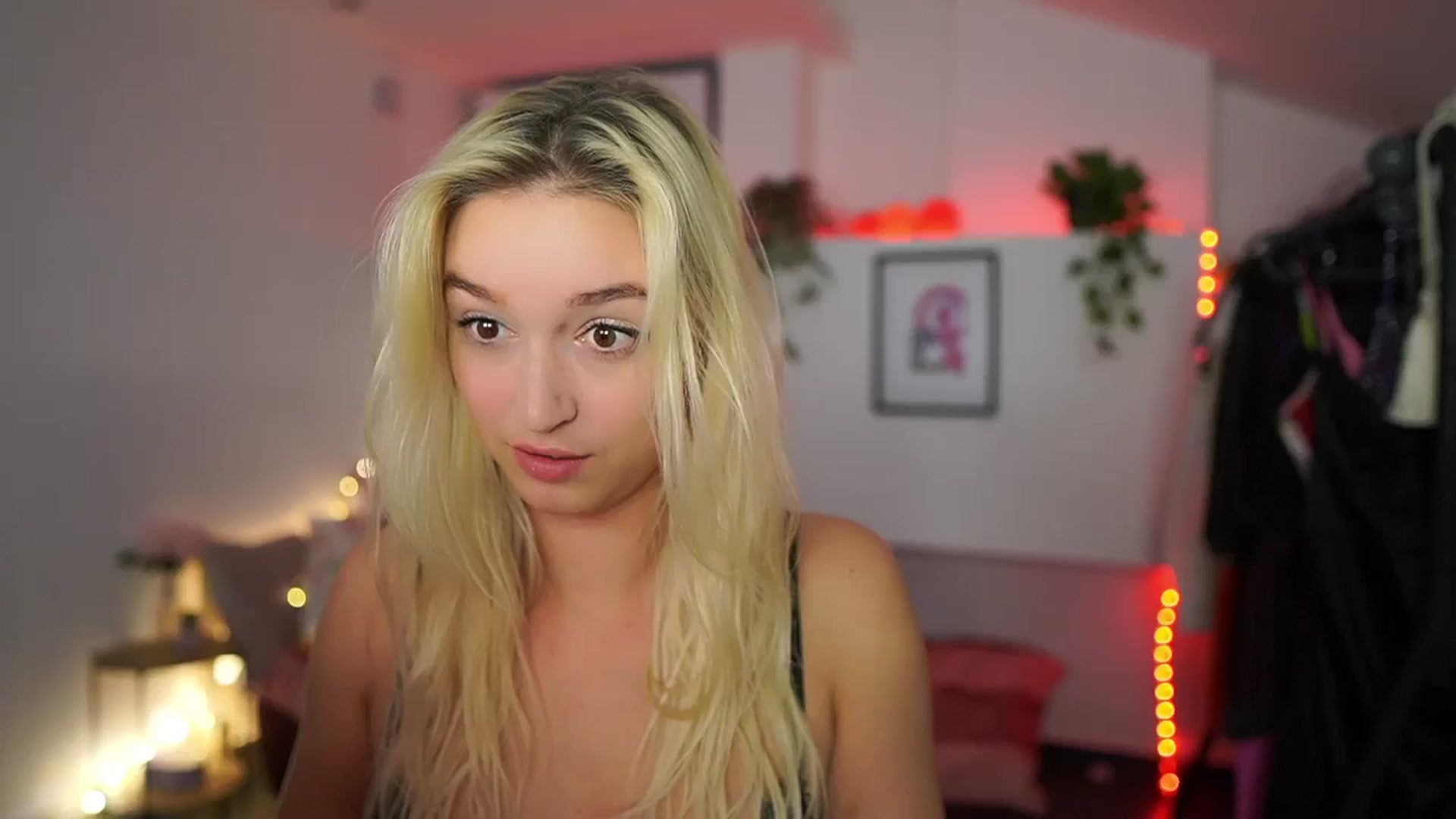 Gallery image thumbnail from Alexis__Texas's myfreecams stream on, 11/14/2024, 21:50 image 16 of 20
