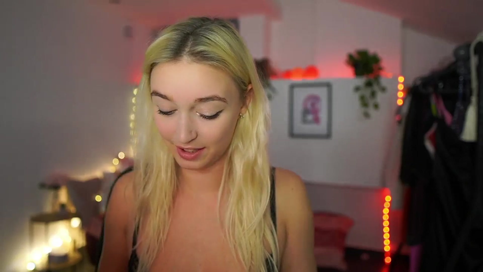 Gallery image thumbnail from Alexis__Texas's myfreecams stream on, 11/14/2024, 21:50 image 10 of 20