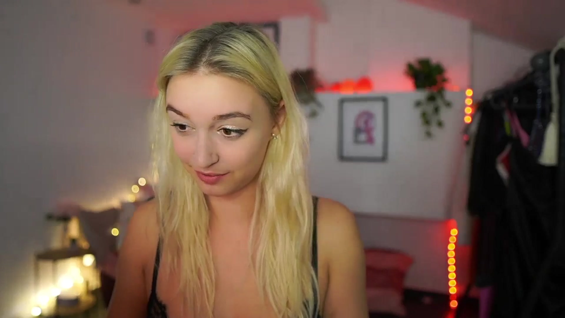 Gallery image thumbnail from Alexis__Texas's myfreecams stream on, 11/14/2024, 21:50 image 12 of 20