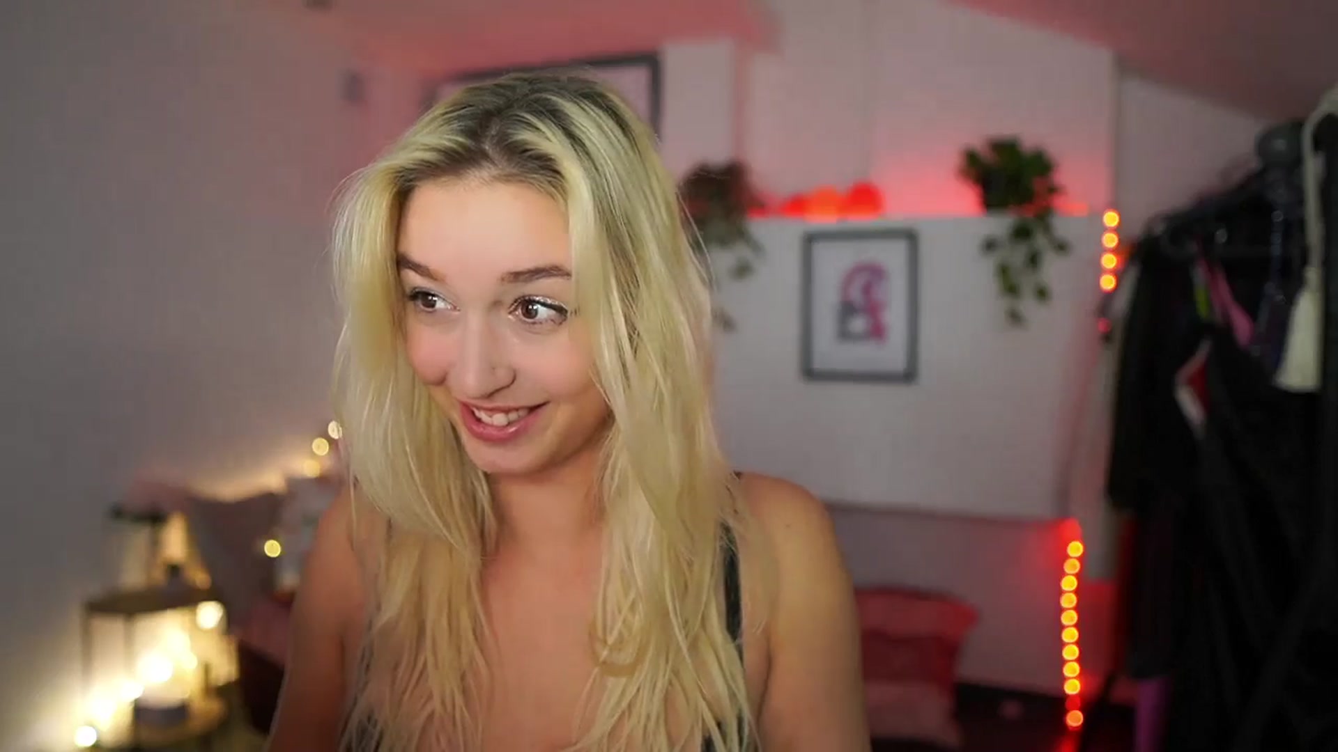Gallery image thumbnail from Alexis__Texas's myfreecams stream on, 11/14/2024, 21:50 image 17 of 20