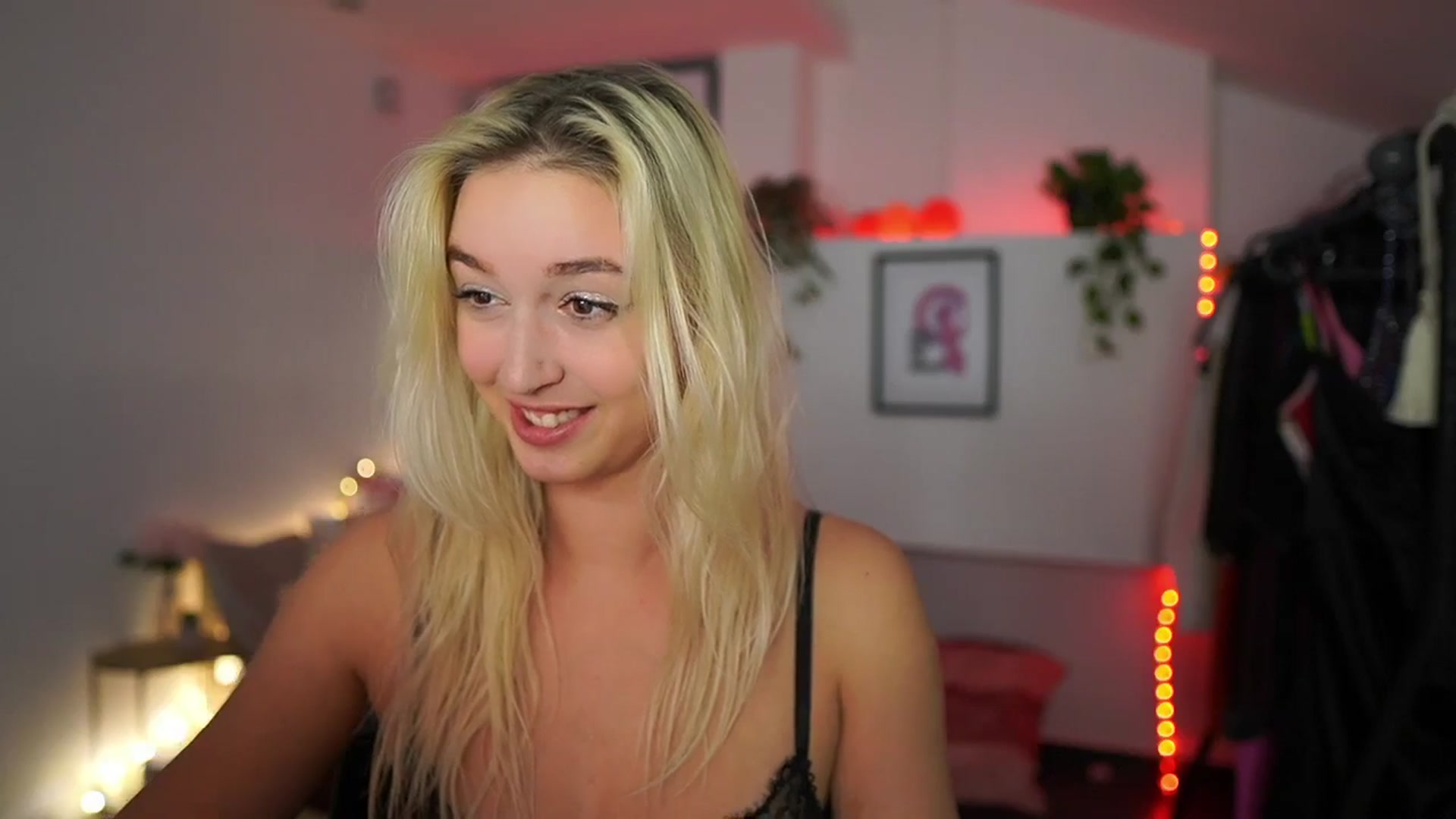 Gallery image thumbnail from Alexis__Texas's myfreecams stream on, 11/14/2024, 21:50 image 15 of 20
