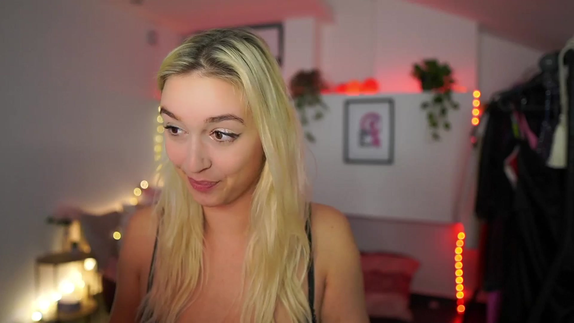 Gallery image thumbnail from Alexis__Texas's myfreecams stream on, 11/14/2024, 21:50 image 19 of 20