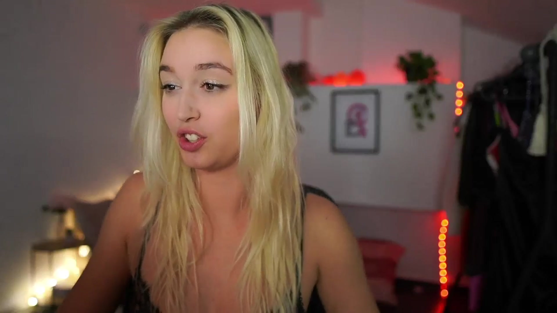 Gallery image thumbnail from Alexis__Texas's myfreecams stream on, 11/14/2024, 23:18 image 6 of 20