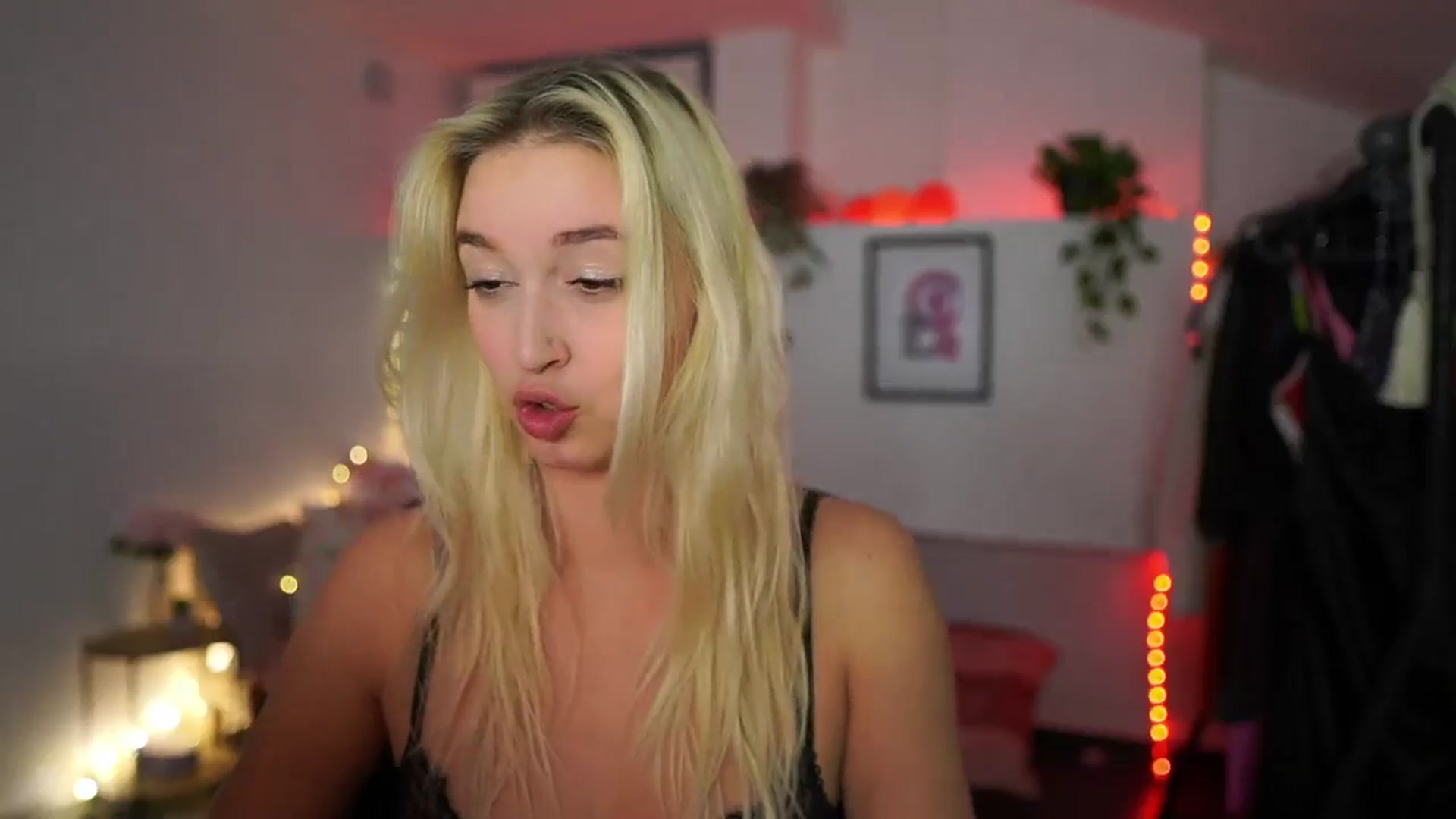 Gallery image thumbnail from Alexis__Texas's myfreecams stream on, 11/14/2024, 23:18 image 7 of 20