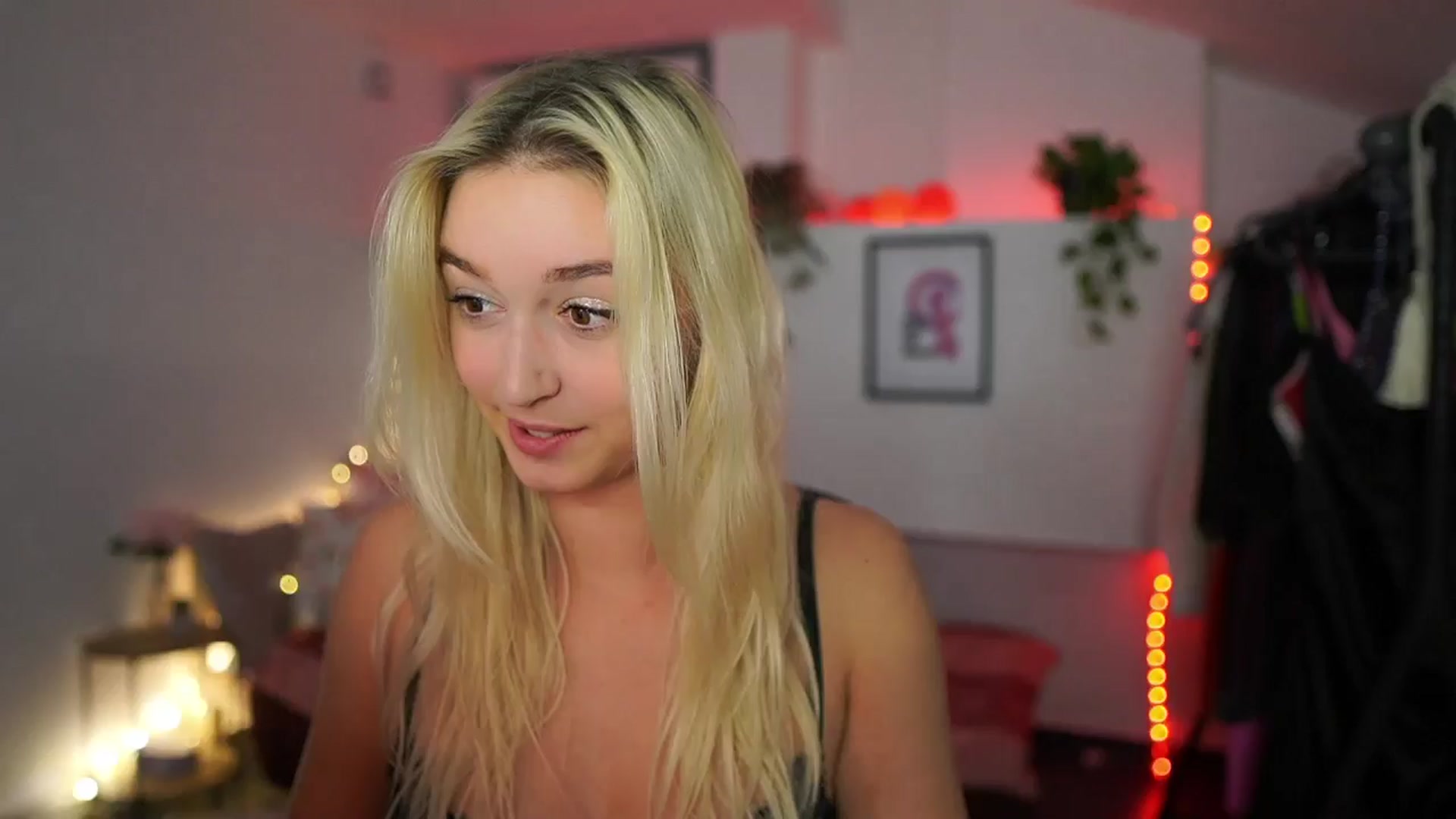 Gallery image thumbnail from Alexis__Texas's myfreecams stream on, 11/14/2024, 23:18 image 9 of 20