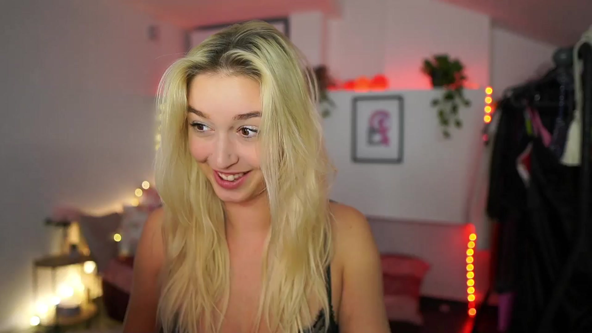 Gallery image thumbnail from Alexis__Texas's myfreecams stream on, 11/14/2024, 23:18 image 1 of 20