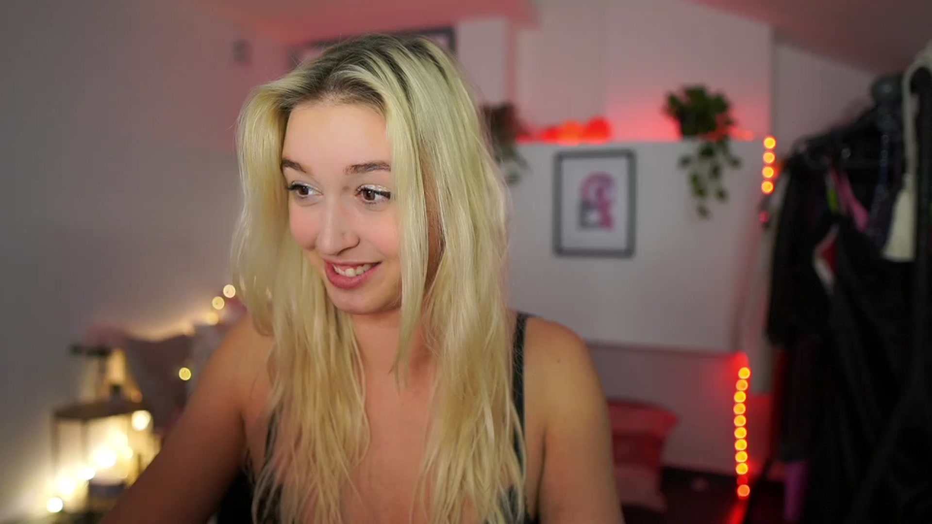 Gallery image thumbnail from Alexis__Texas's myfreecams stream on, 11/14/2024, 23:18 image 10 of 20