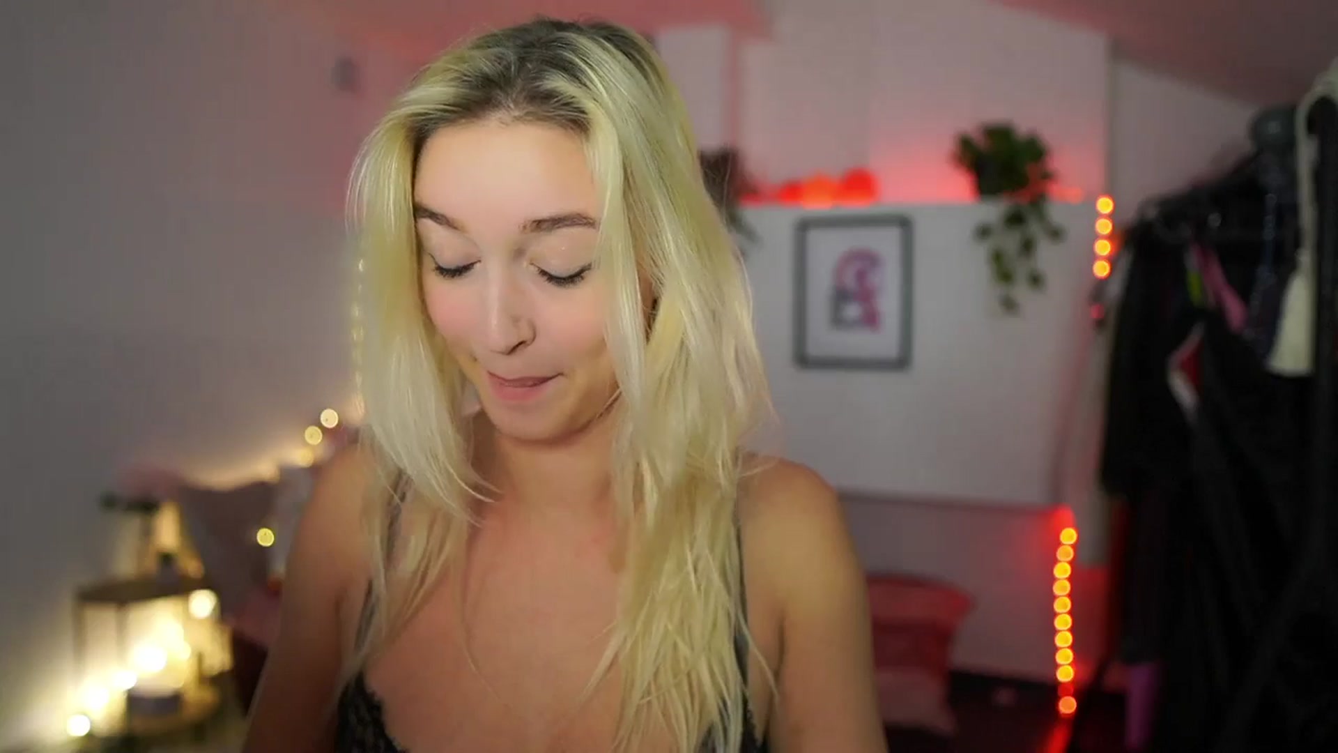 Gallery image thumbnail from Alexis__Texas's myfreecams stream on, 11/14/2024, 23:18 image 17 of 20
