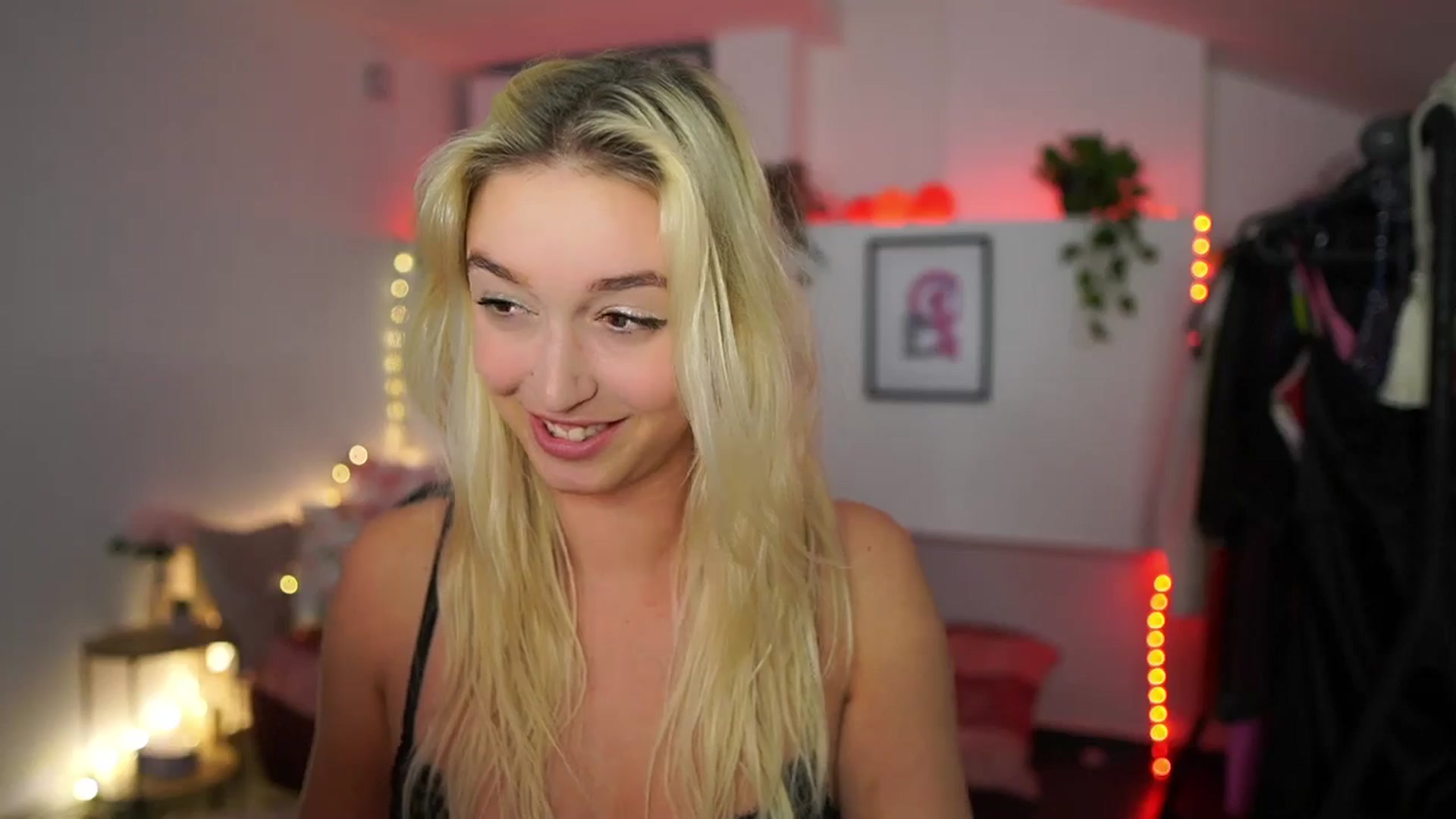 Gallery image thumbnail from Alexis__Texas's myfreecams stream on, 11/14/2024, 23:18 image 12 of 20