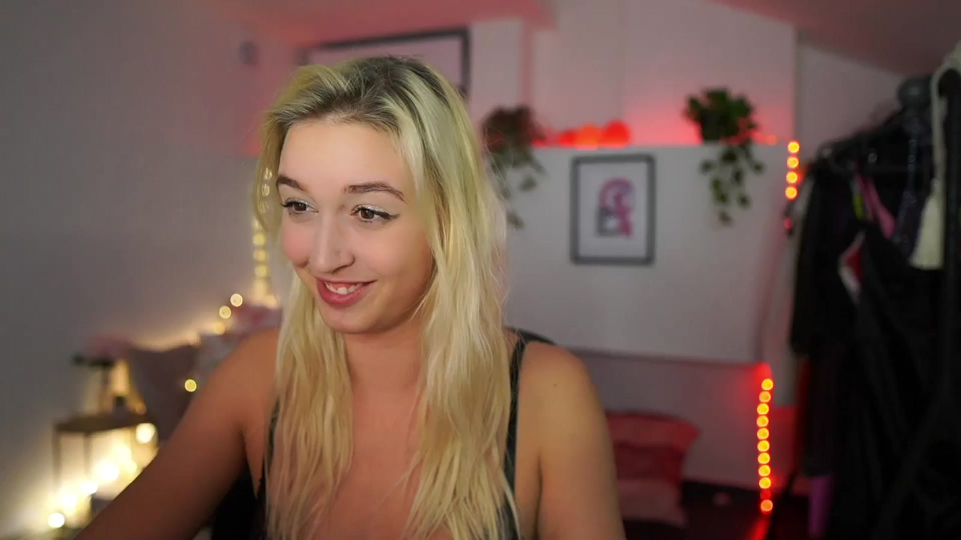 Gallery image thumbnail from Alexis__Texas's myfreecams stream on, 11/15/2024, 24:01 image 1 of 20