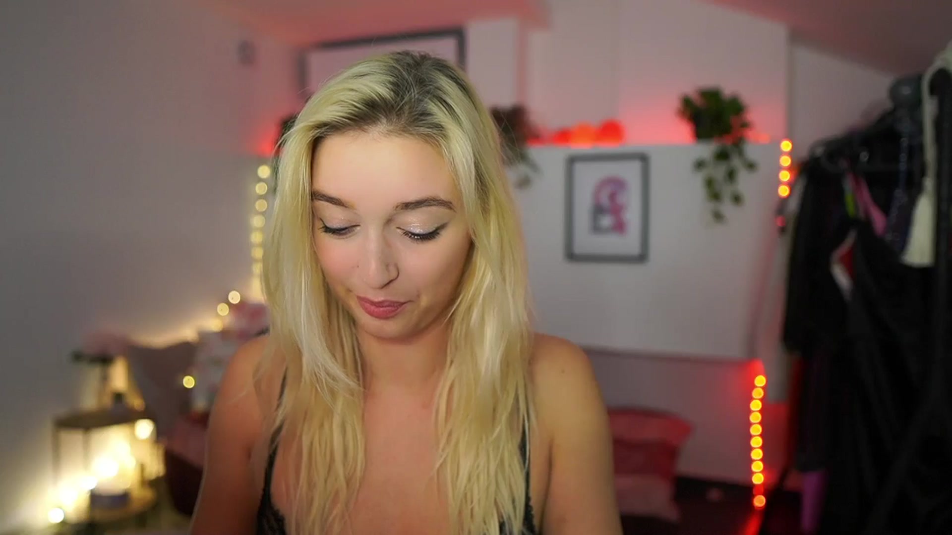 Gallery image thumbnail from Alexis__Texas's myfreecams stream on, 11/15/2024, 24:01 image 13 of 20