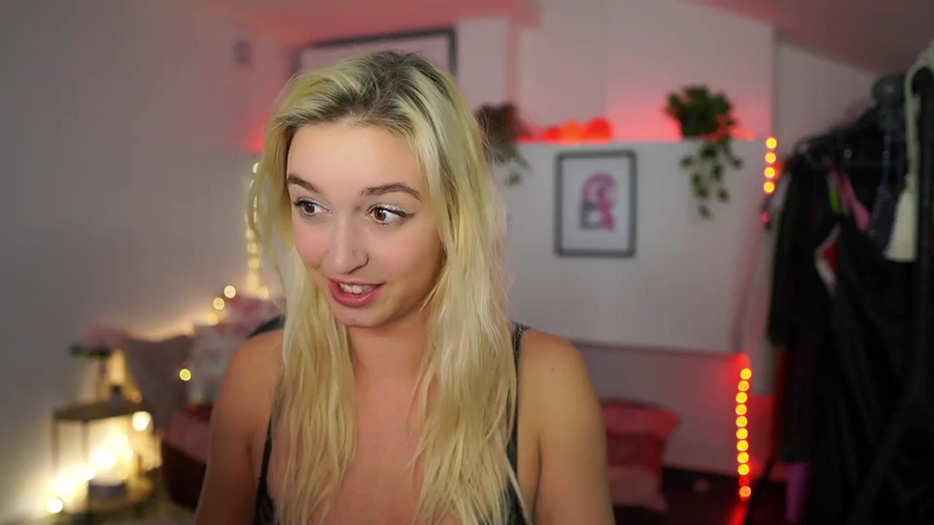 Gallery image thumbnail from Alexis__Texas's myfreecams stream on, 11/15/2024, 24:01 image 3 of 20