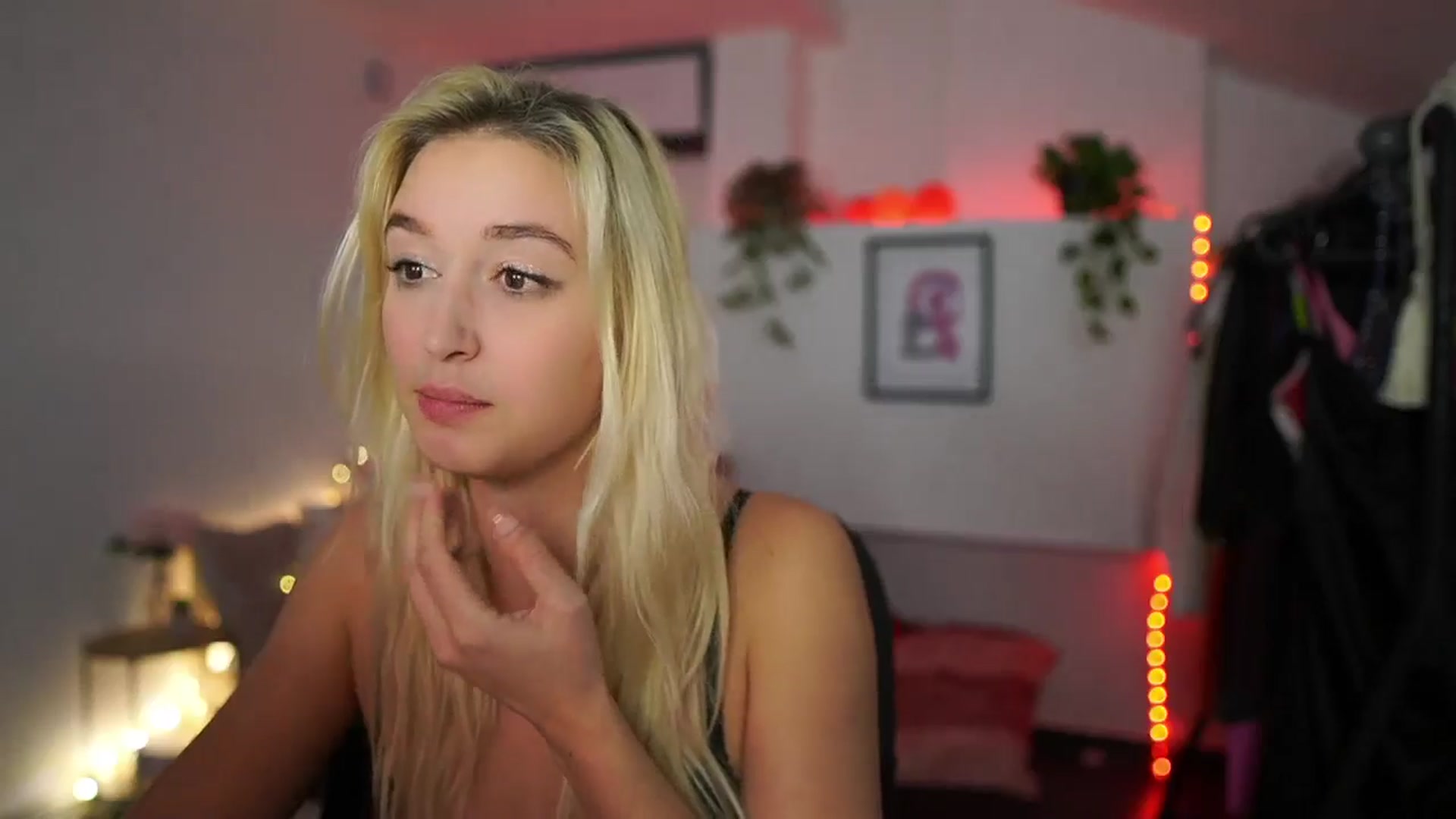 Gallery image thumbnail from Alexis__Texas's myfreecams stream on, 11/15/2024, 24:01 image 7 of 20