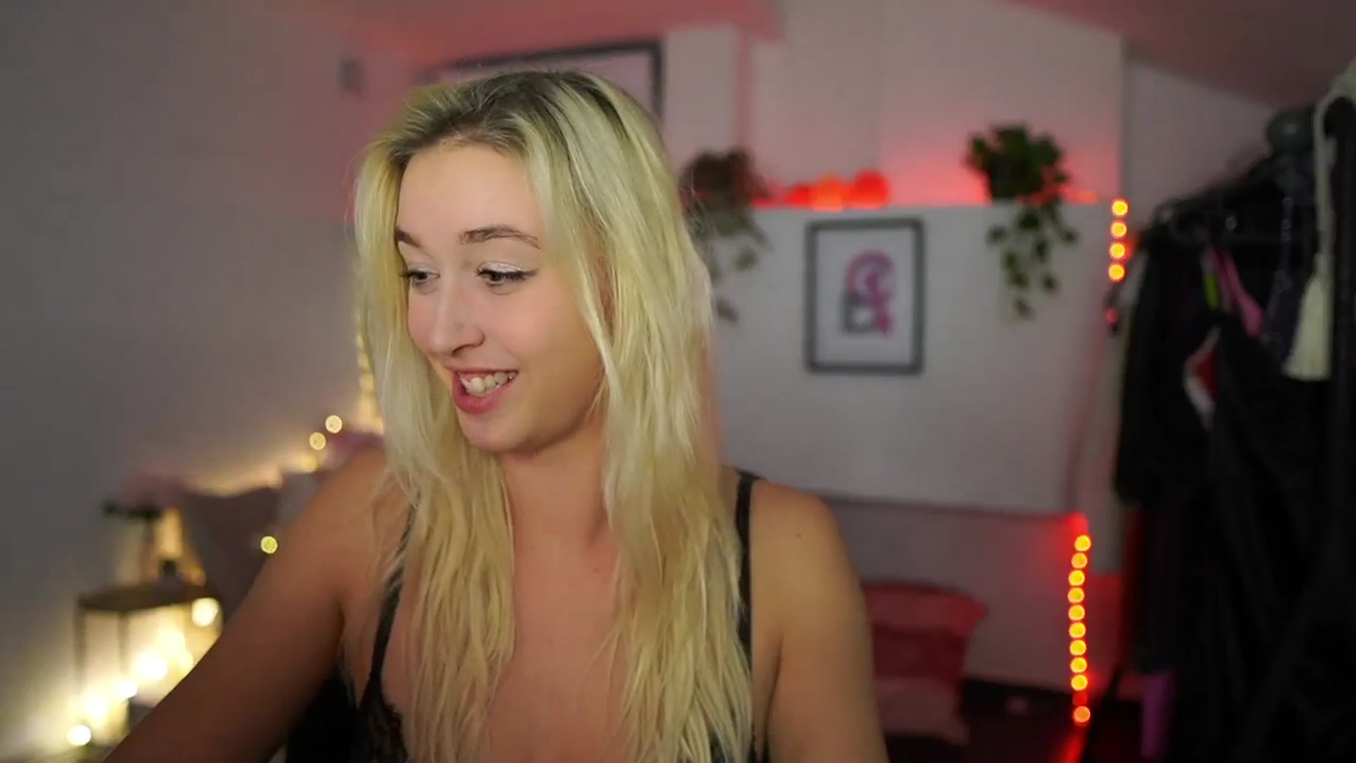 Gallery image thumbnail from Alexis__Texas's myfreecams stream on, 11/15/2024, 24:01 image 14 of 20