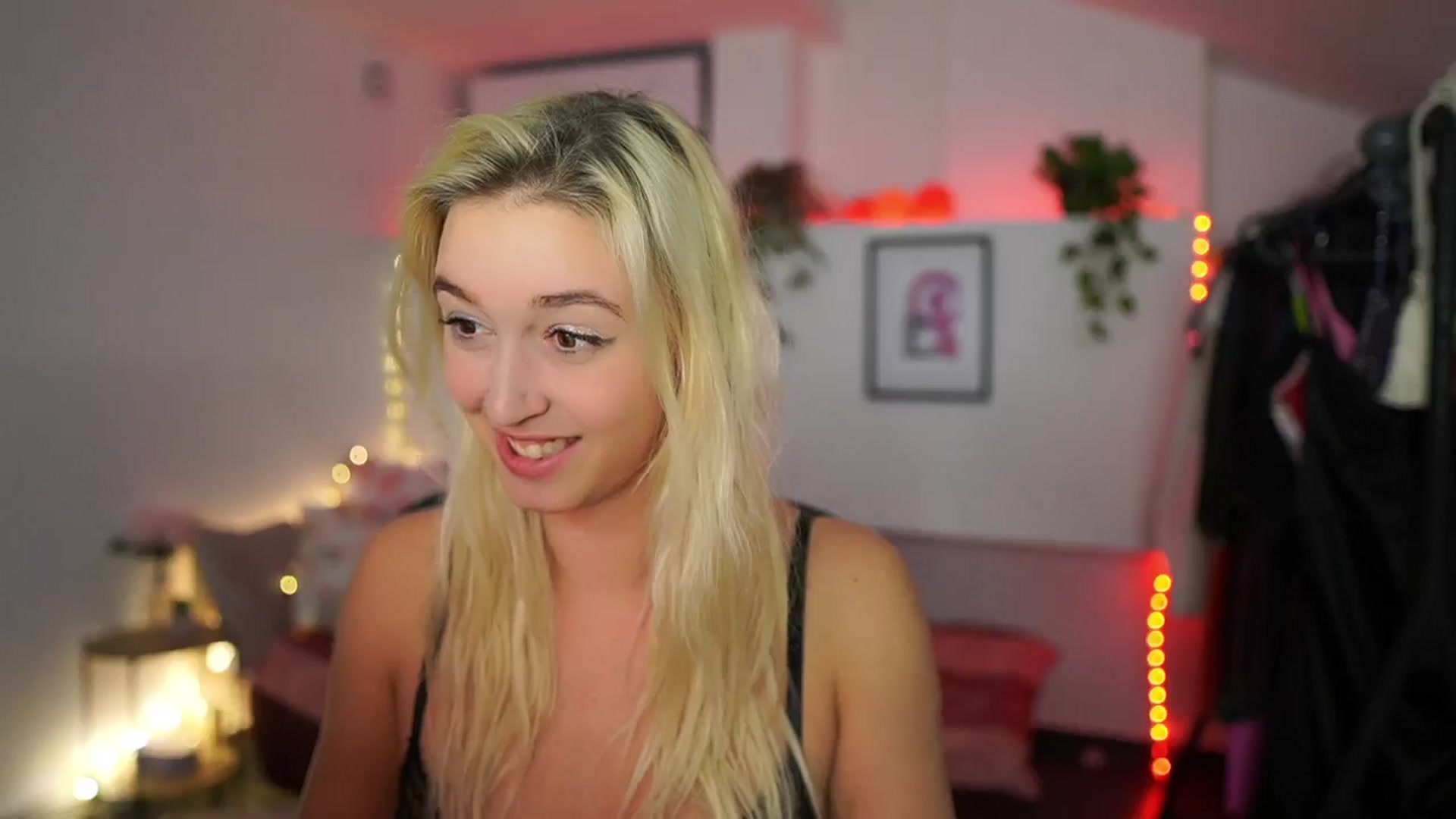 Gallery image thumbnail from Alexis__Texas's myfreecams stream on, 11/15/2024, 24:01 image 4 of 20