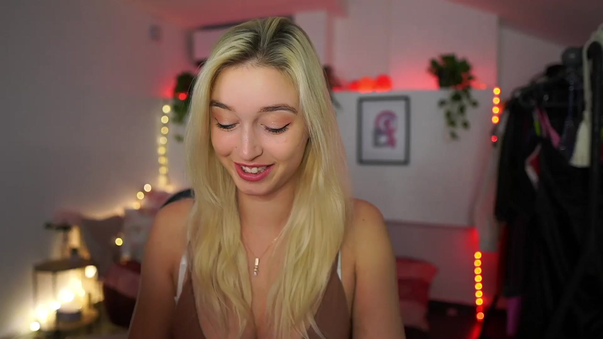 Gallery image thumbnail from Alexis__Texas's myfreecams stream on, 11/15/2024, 19:21 image 10 of 20