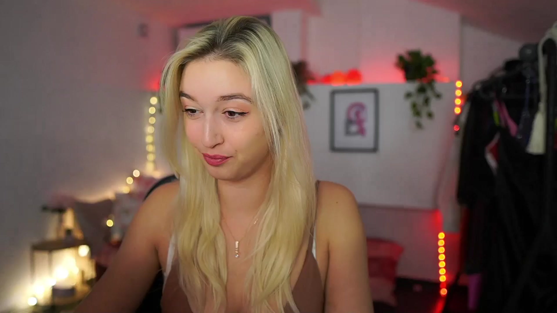 Gallery image thumbnail from Alexis__Texas's myfreecams stream on, 11/15/2024, 19:21 image 7 of 20