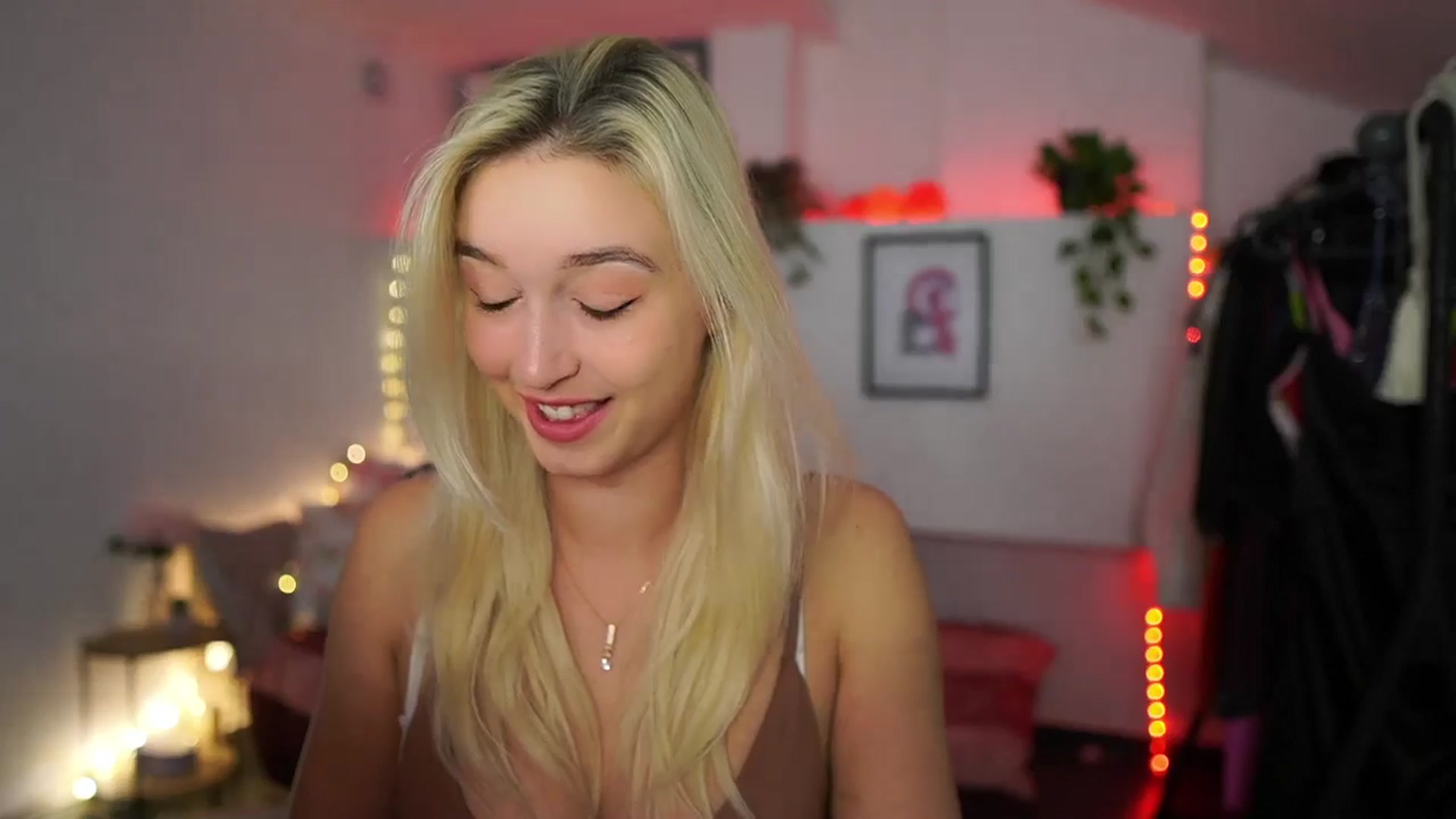 Gallery image thumbnail from Alexis__Texas's myfreecams stream on, 11/15/2024, 19:21 image 13 of 20