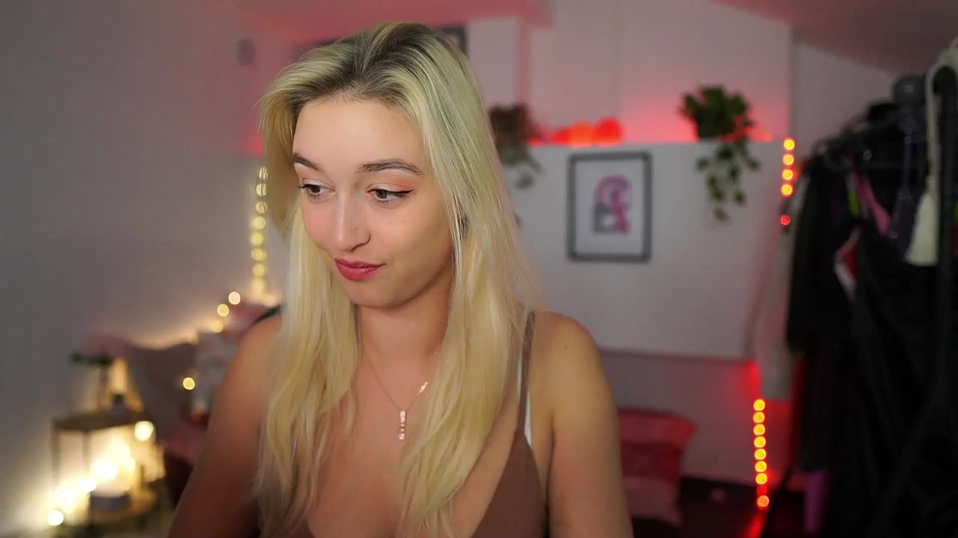 Gallery image thumbnail from Alexis__Texas's myfreecams stream on, 11/15/2024, 19:21 image 15 of 20