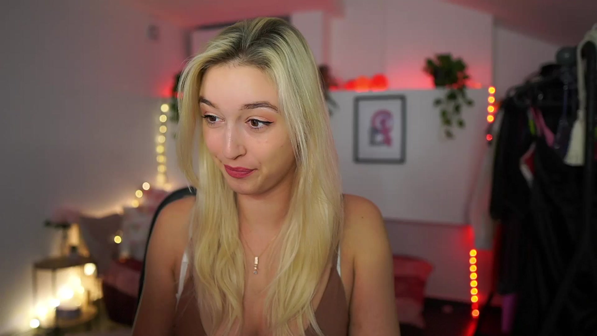 Gallery image thumbnail from Alexis__Texas's myfreecams stream on, 11/15/2024, 19:21 image 6 of 20