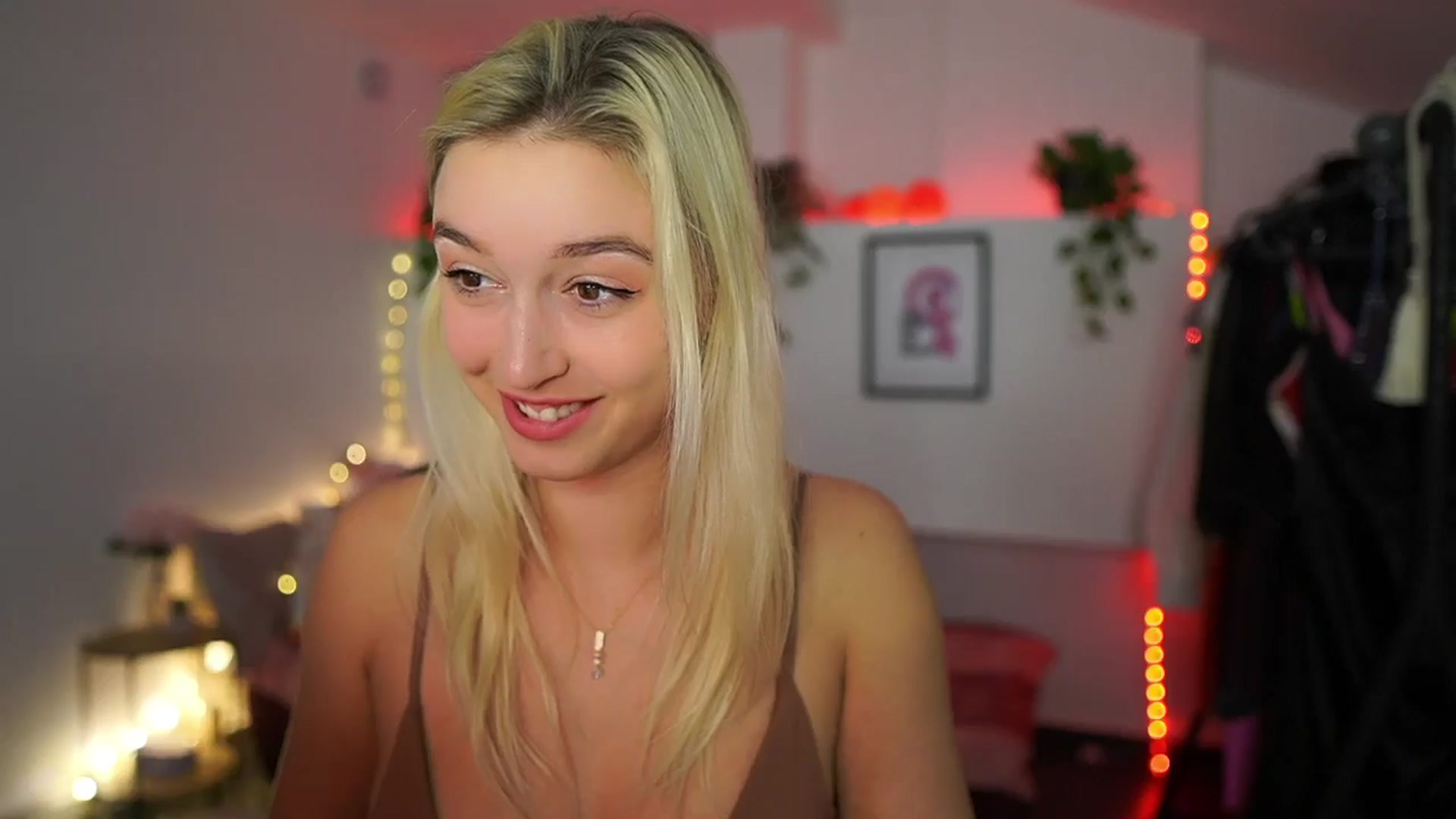 Gallery image thumbnail from Alexis__Texas's myfreecams stream on, 11/15/2024, 21:03 image 8 of 20