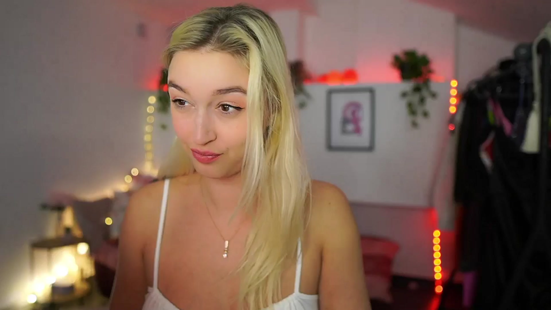 Gallery image thumbnail from Alexis__Texas's myfreecams stream on, 11/15/2024, 21:03 image 19 of 20