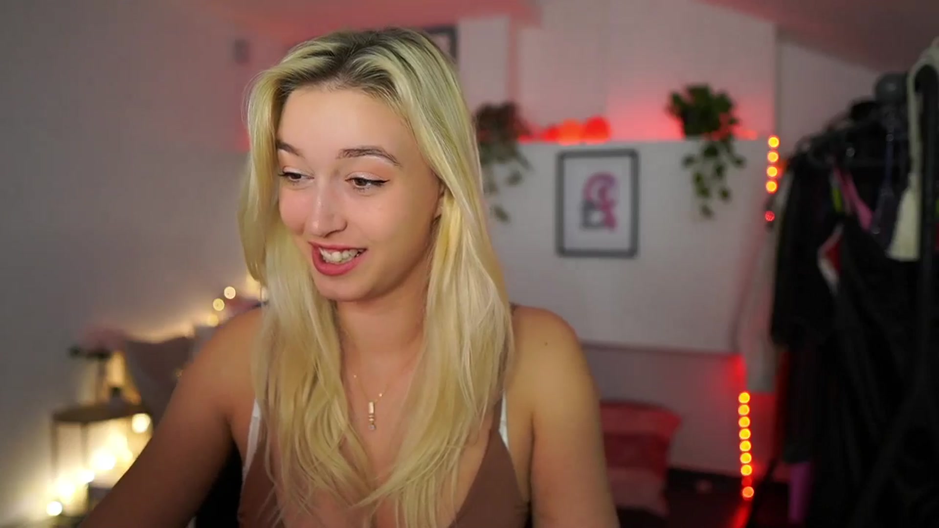 Gallery image thumbnail from Alexis__Texas's myfreecams stream on, 11/15/2024, 21:03 image 5 of 20