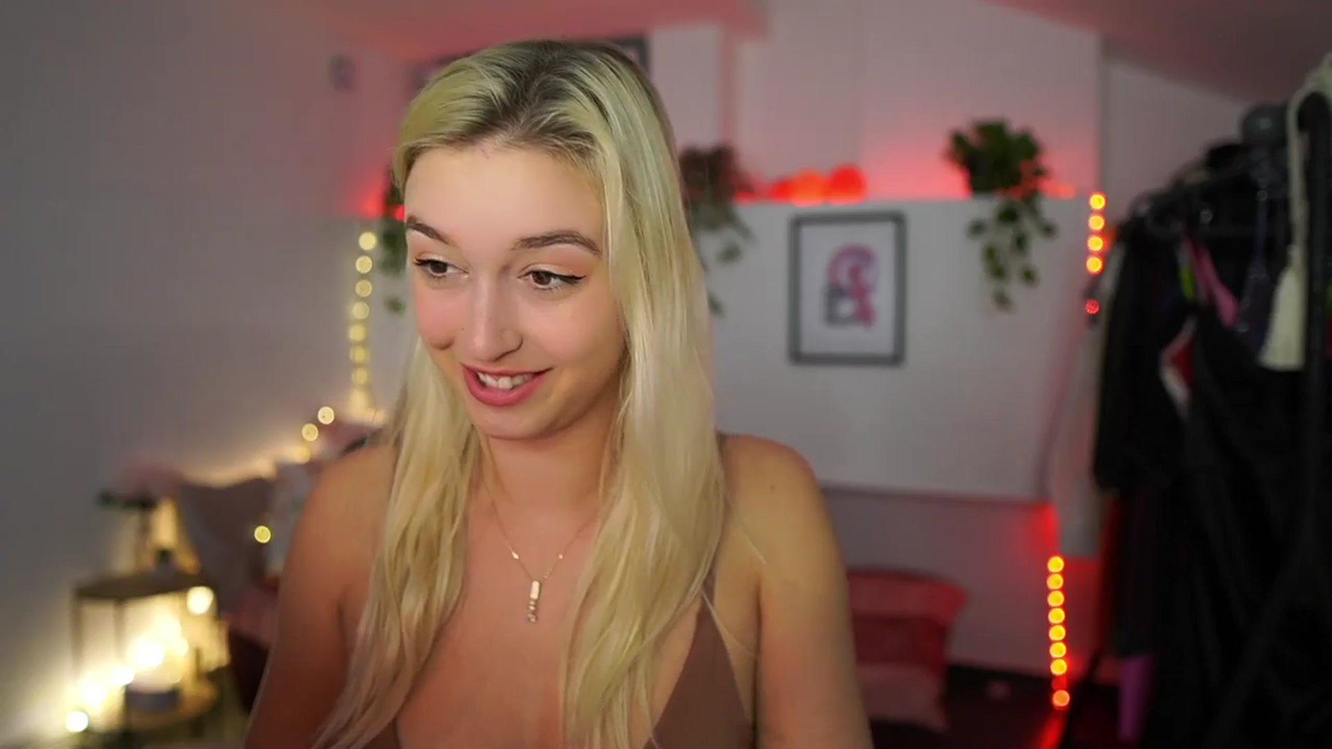 Gallery image thumbnail from Alexis__Texas's myfreecams stream on, 11/15/2024, 21:03 image 12 of 20