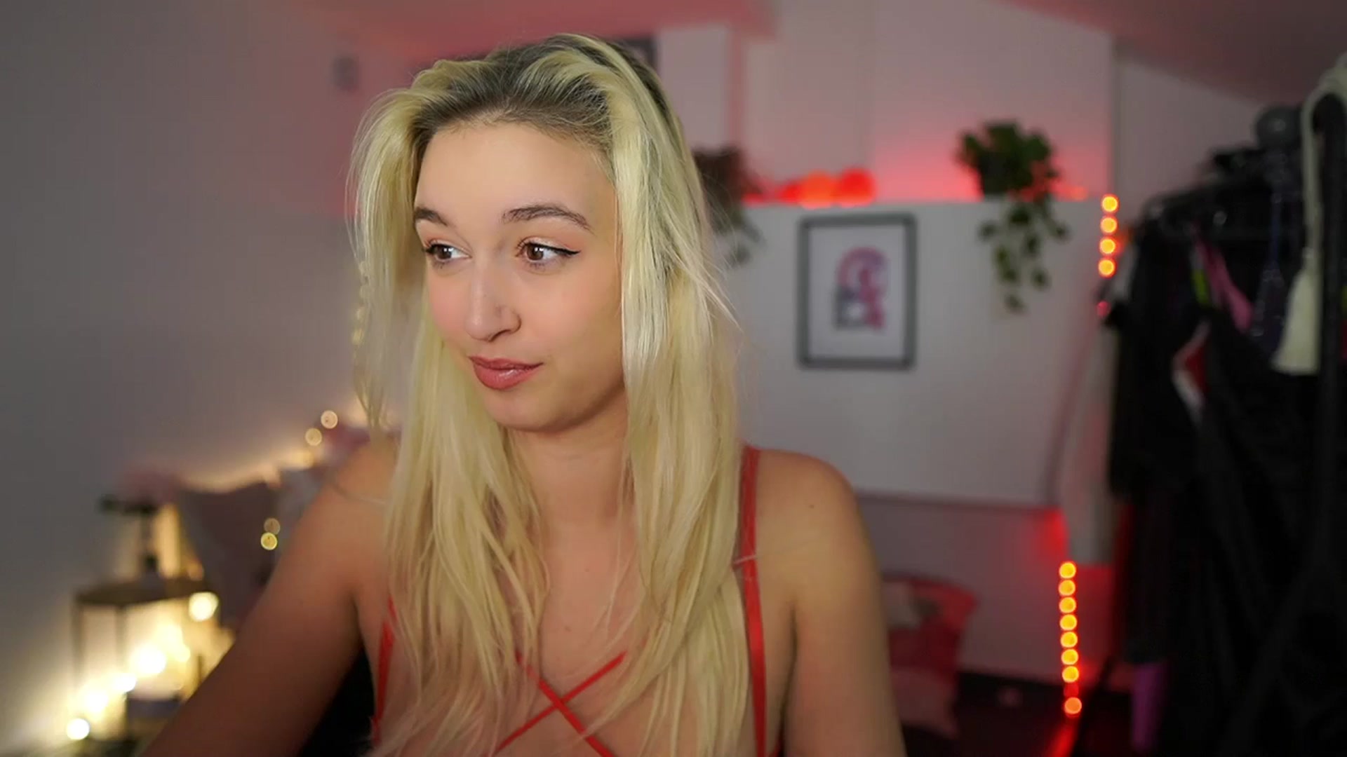Gallery image thumbnail from Alexis__Texas's myfreecams stream on, 11/17/2024, 21:31 image 14 of 20