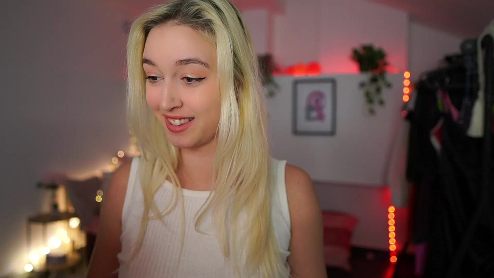 Gallery image thumbnail from Alexis__Texas's myfreecams stream on, 11/17/2024, 21:31 image 4 of 20