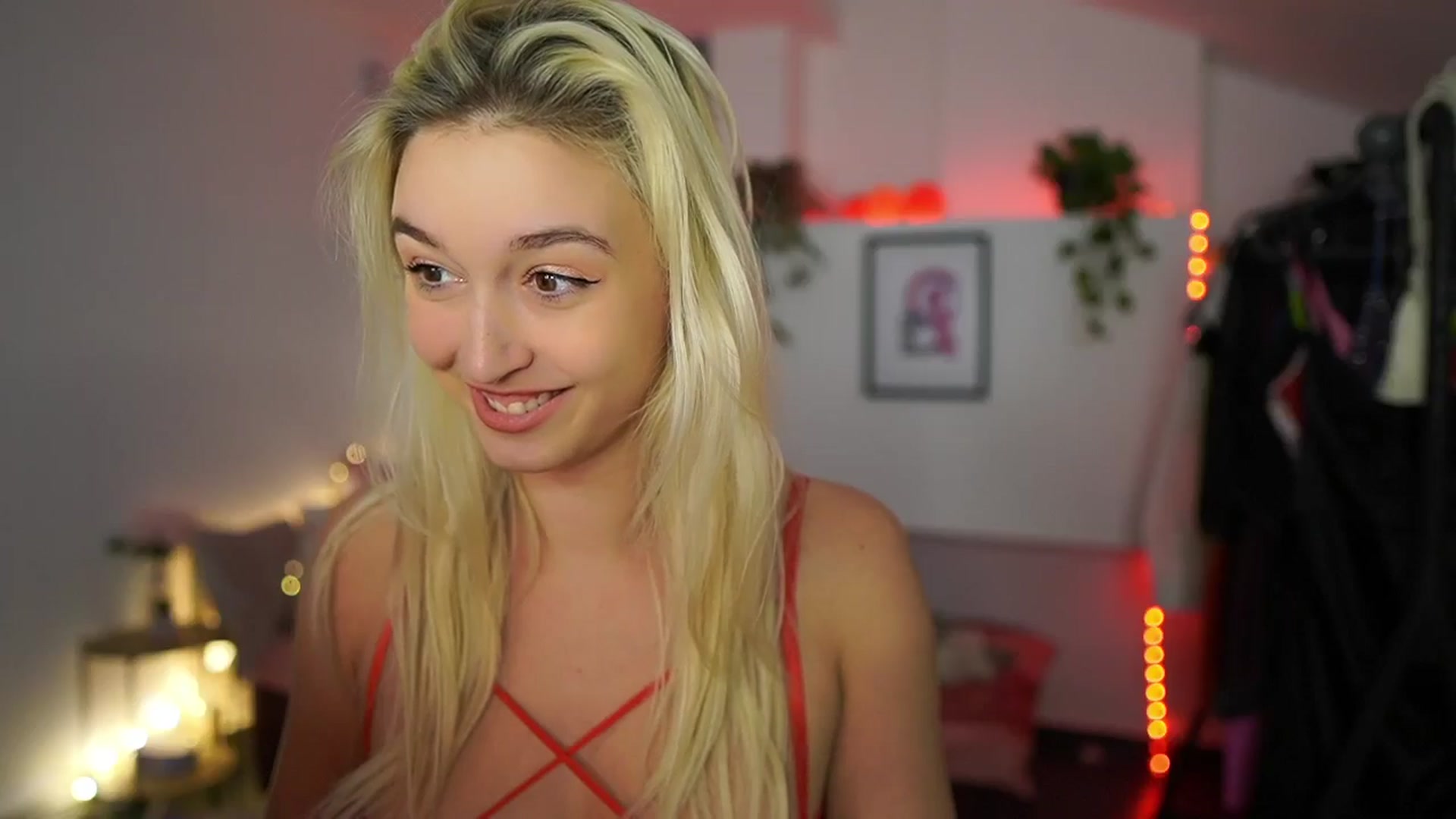 Gallery image thumbnail from Alexis__Texas's myfreecams stream on, 11/17/2024, 21:31 image 20 of 20
