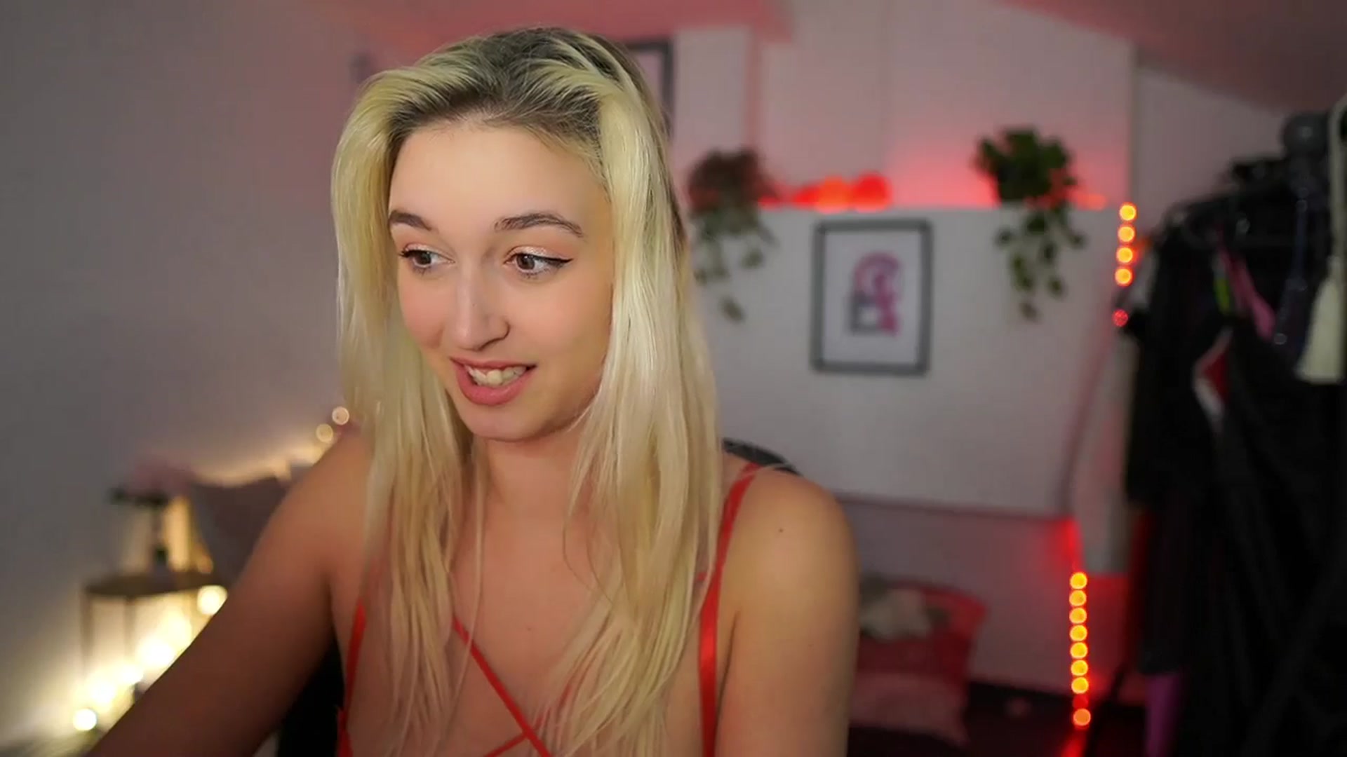 Gallery image thumbnail from Alexis__Texas's myfreecams stream on, 11/17/2024, 23:43 image 4 of 20