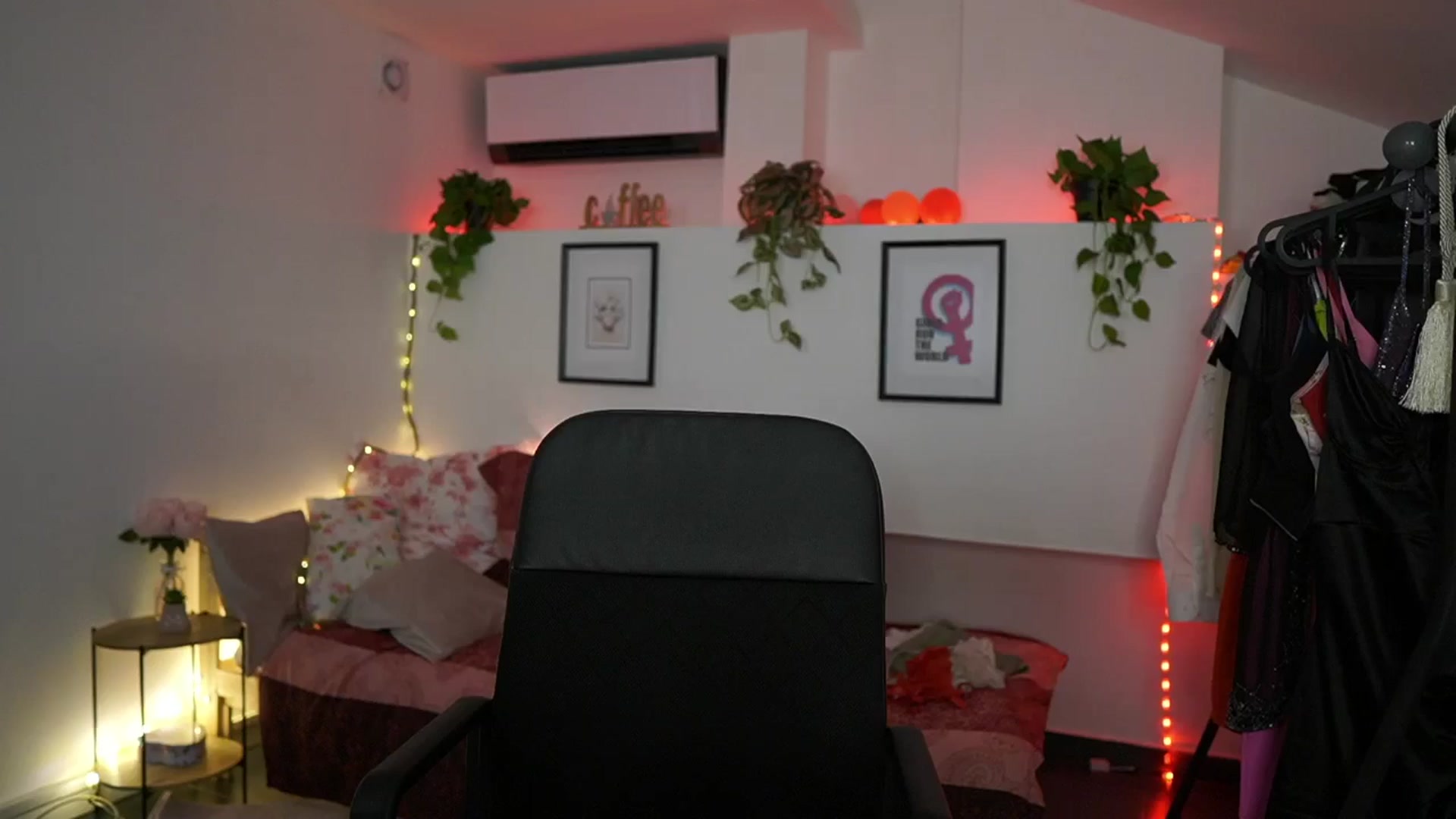 Gallery image thumbnail from Alexis__Texas's myfreecams stream on, 11/17/2024, 23:43 image 10 of 20