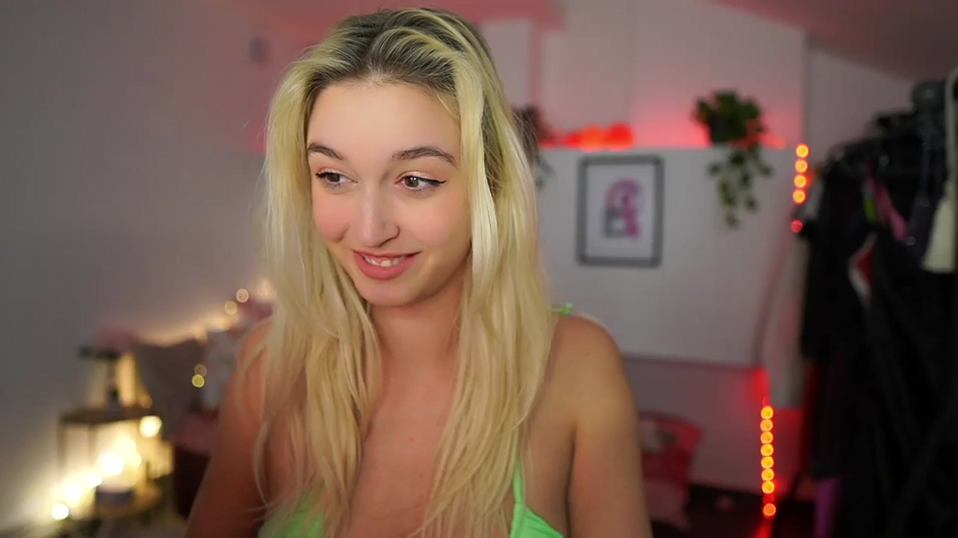 Gallery image thumbnail from Alexis__Texas's myfreecams stream on, 11/17/2024, 23:43 image 20 of 20
