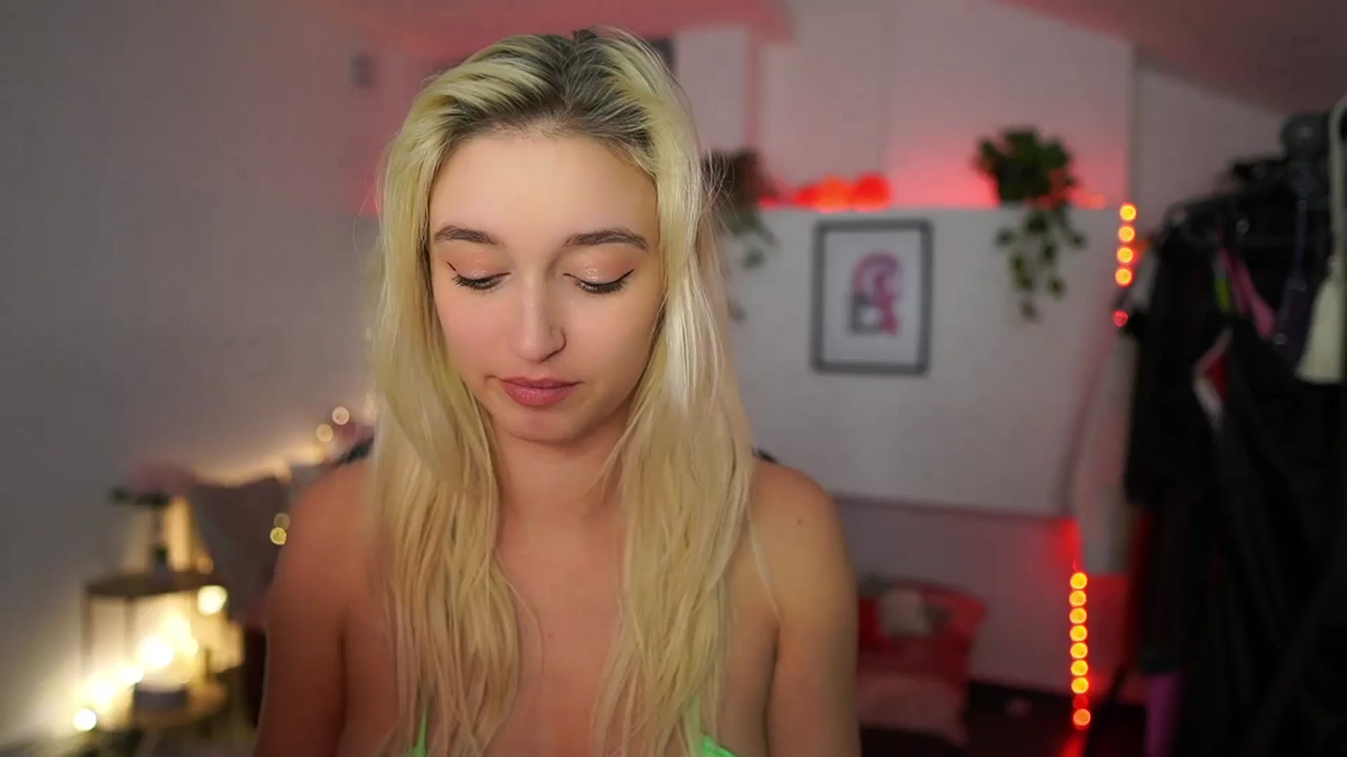 Gallery image thumbnail from Alexis__Texas's myfreecams stream on, 11/17/2024, 23:43 image 13 of 20