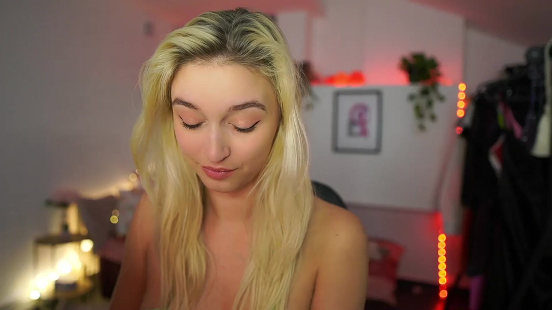 Gallery image thumbnail from Alexis__Texas's myfreecams stream on, 11/17/2024, 23:43 image 12 of 20