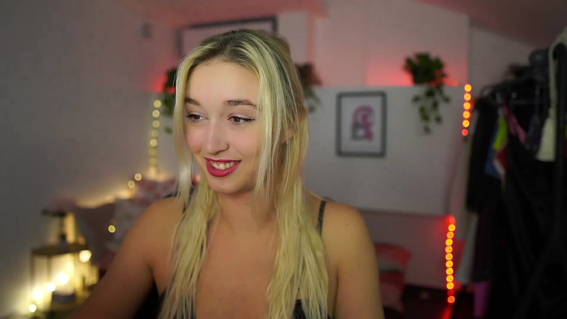 Gallery image thumbnail from Alexis__Texas's myfreecams stream on, 11/19/2024, 21:47 image 6 of 20