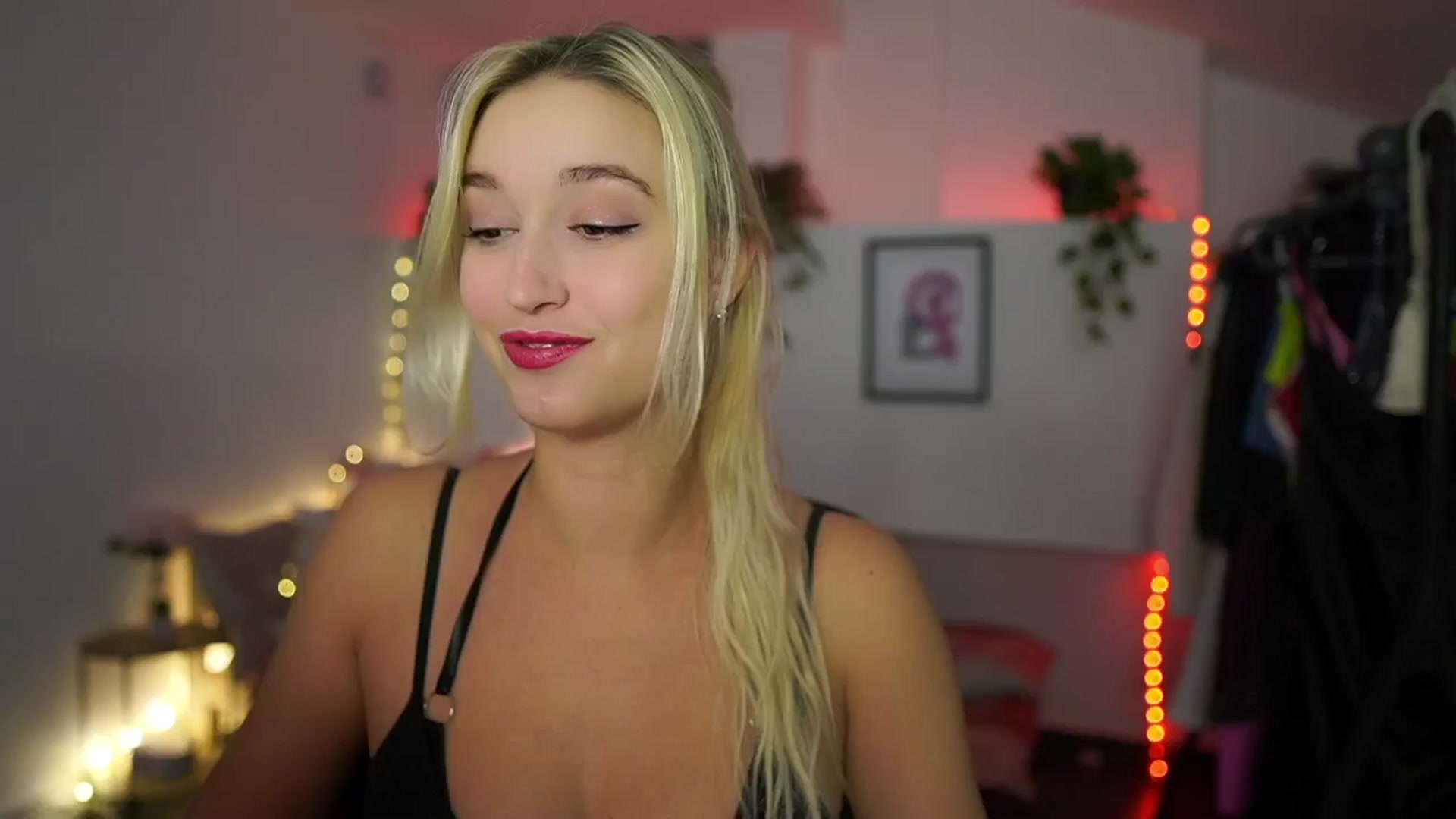Gallery image thumbnail from Alexis__Texas's myfreecams stream on, 11/19/2024, 21:47 image 1 of 20
