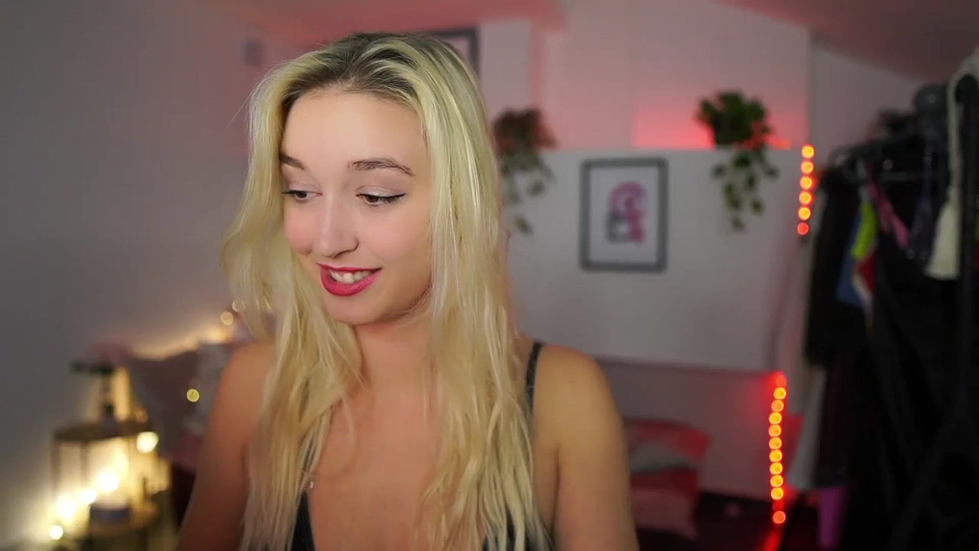 Gallery image thumbnail from Alexis__Texas's myfreecams stream on, 11/19/2024, 21:47 image 9 of 20