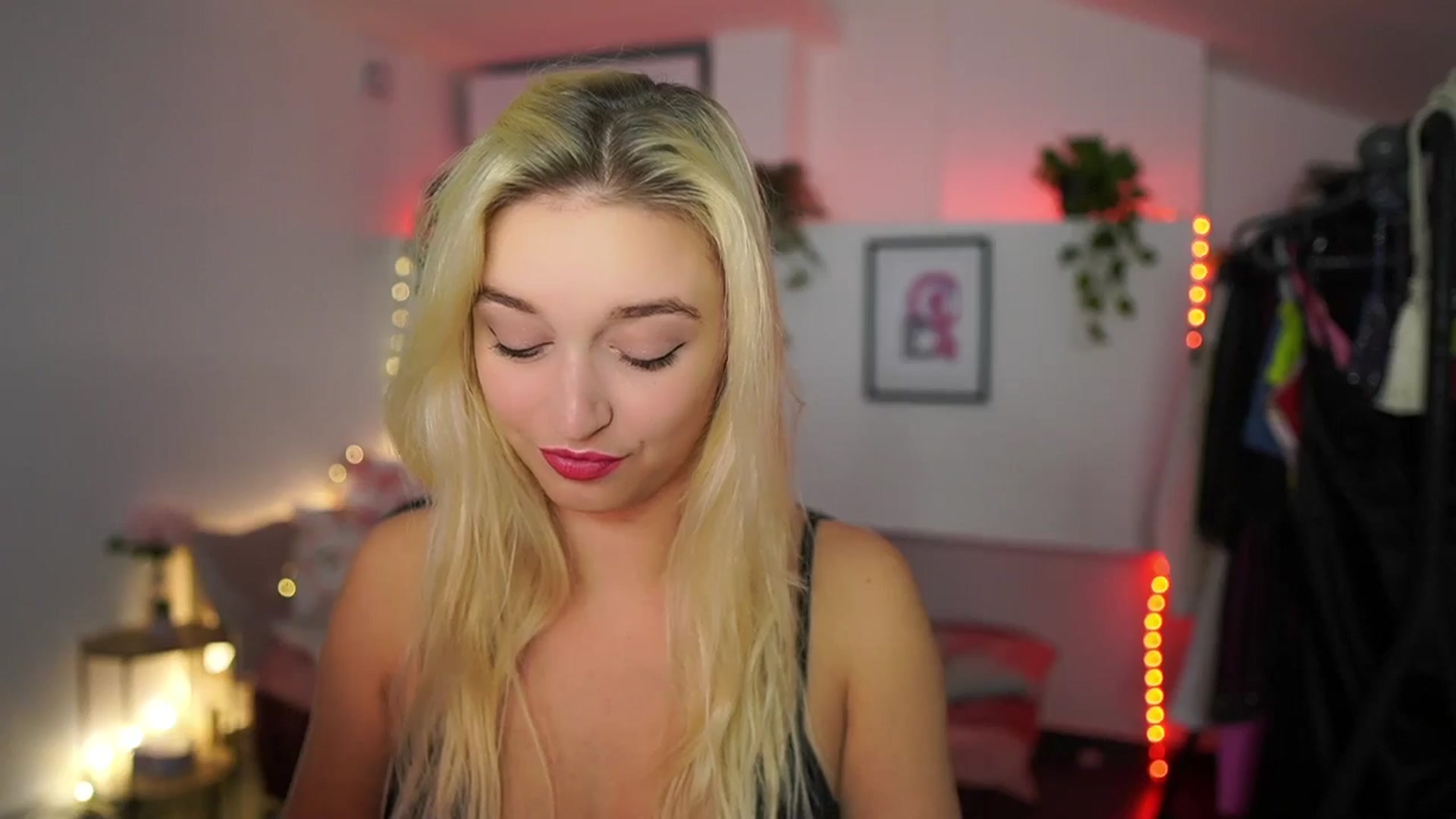 Gallery image thumbnail from Alexis__Texas's myfreecams stream on, 11/19/2024, 21:47 image 10 of 20