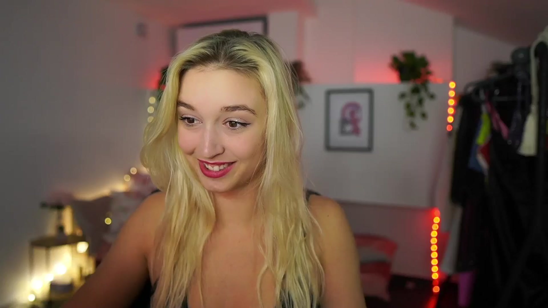 Gallery image thumbnail from Alexis__Texas's myfreecams stream on, 11/19/2024, 21:47 image 11 of 20