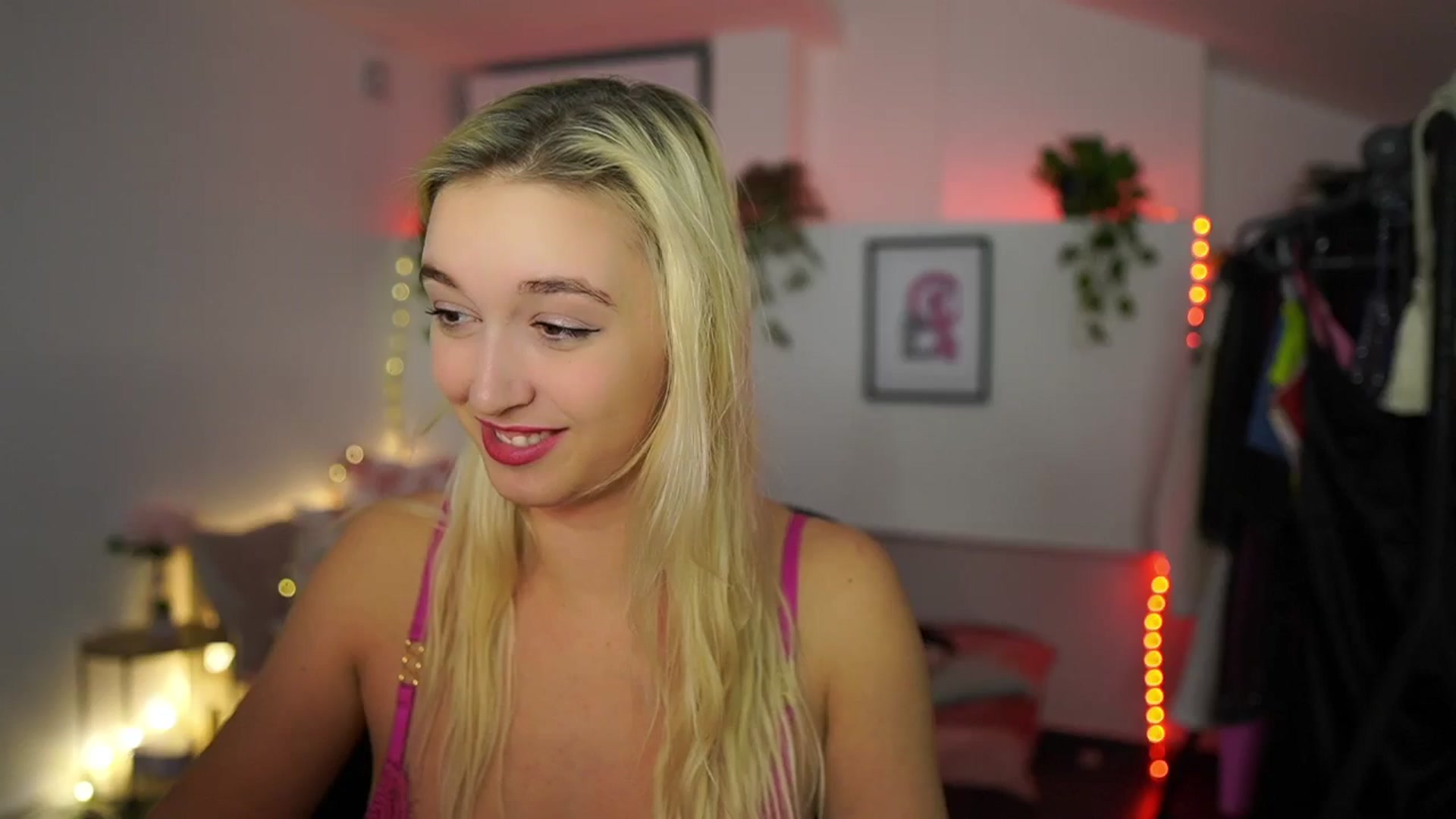 Gallery image thumbnail from Alexis__Texas's myfreecams stream on, 11/19/2024, 21:47 image 20 of 20