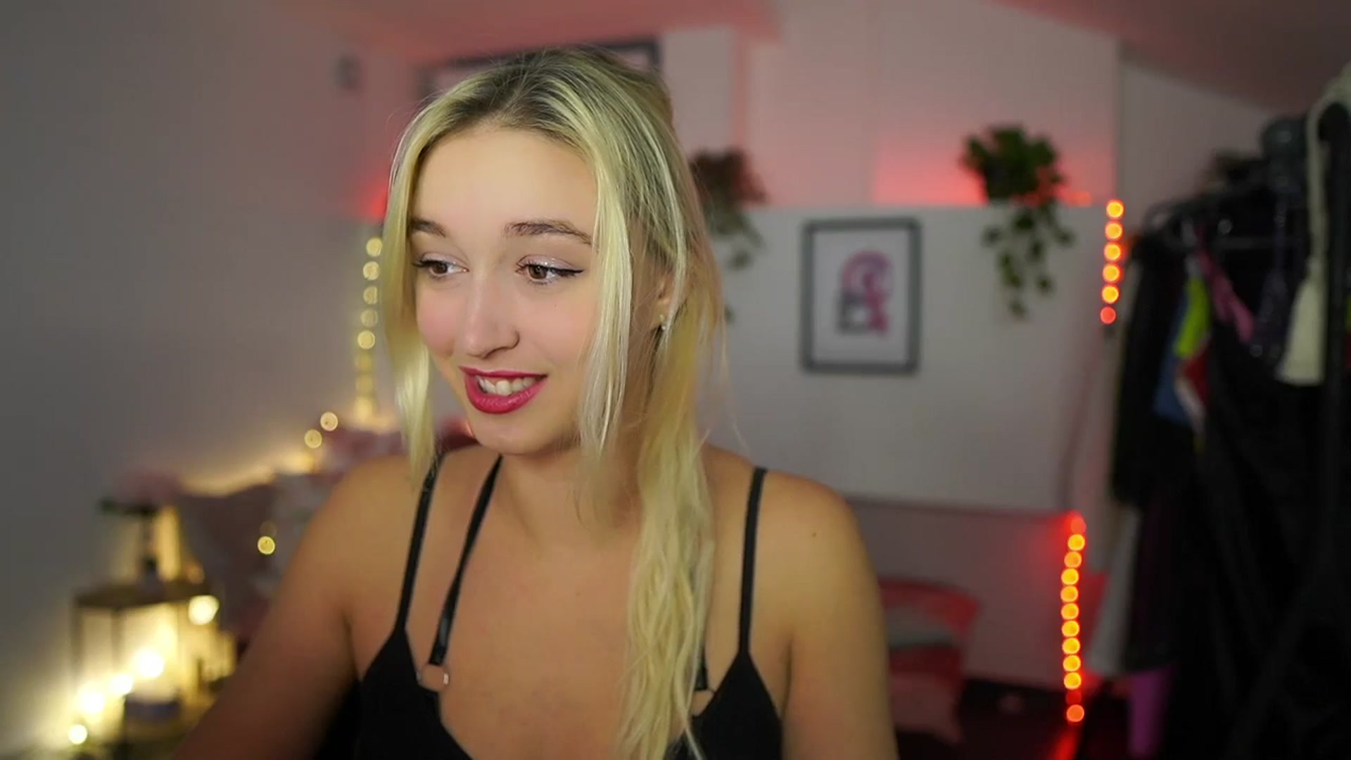 Gallery image thumbnail from Alexis__Texas's myfreecams stream on, 11/19/2024, 21:47 image 3 of 20