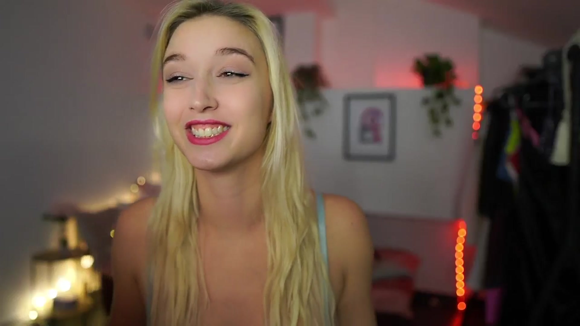 Gallery image thumbnail from Alexis__Texas's myfreecams stream on, 11/19/2024, 22:03 image 17 of 20