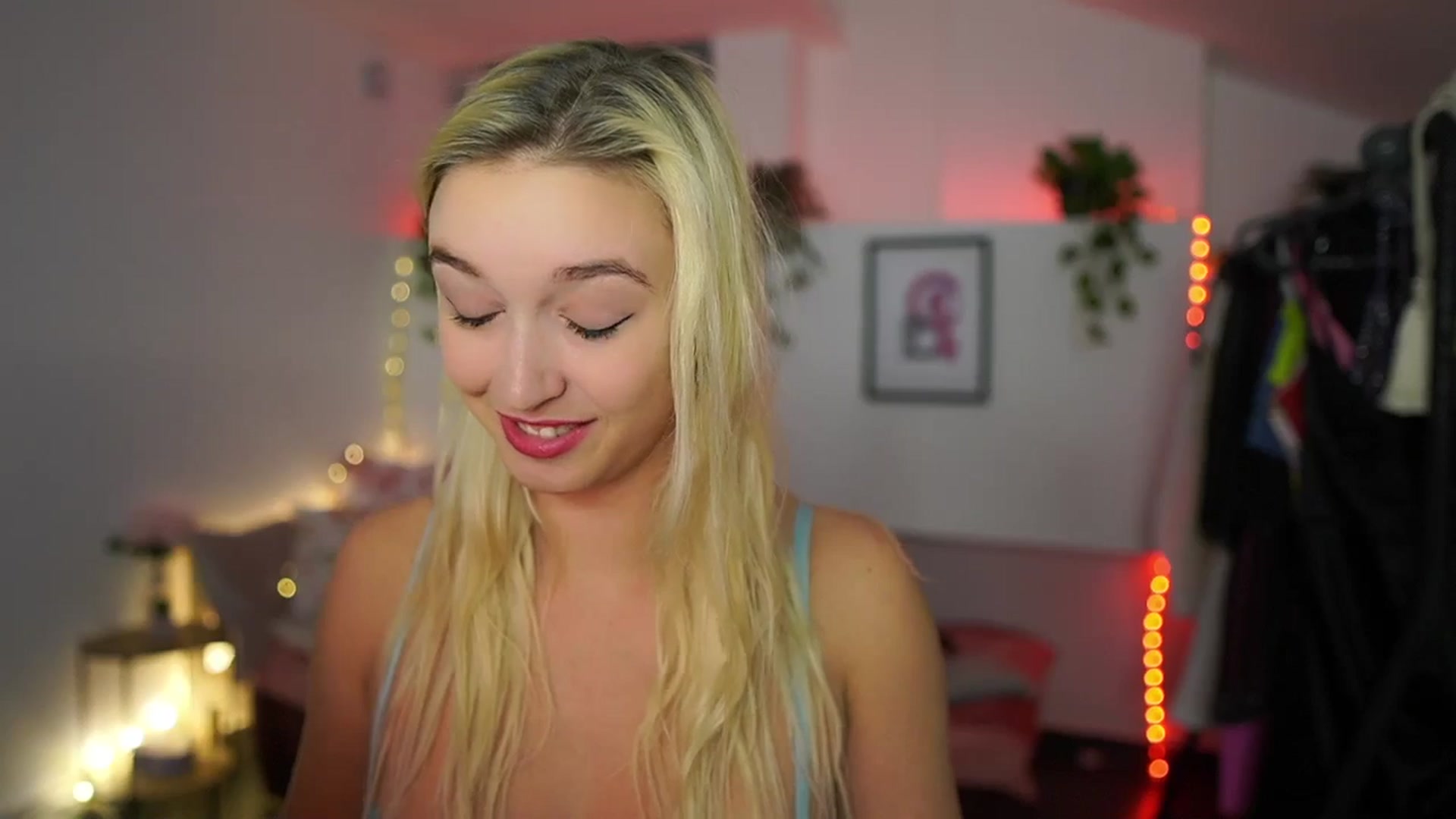Gallery image thumbnail from Alexis__Texas's myfreecams stream on, 11/19/2024, 22:03 image 13 of 20