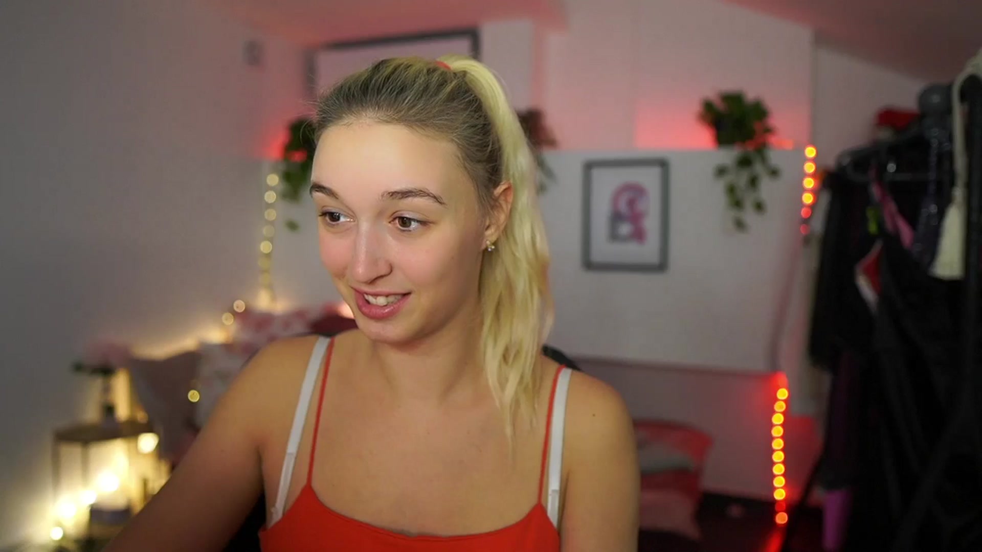 Gallery image thumbnail from Alexis__Texas's myfreecams stream on, 11/21/2024, 24:51 image 6 of 20