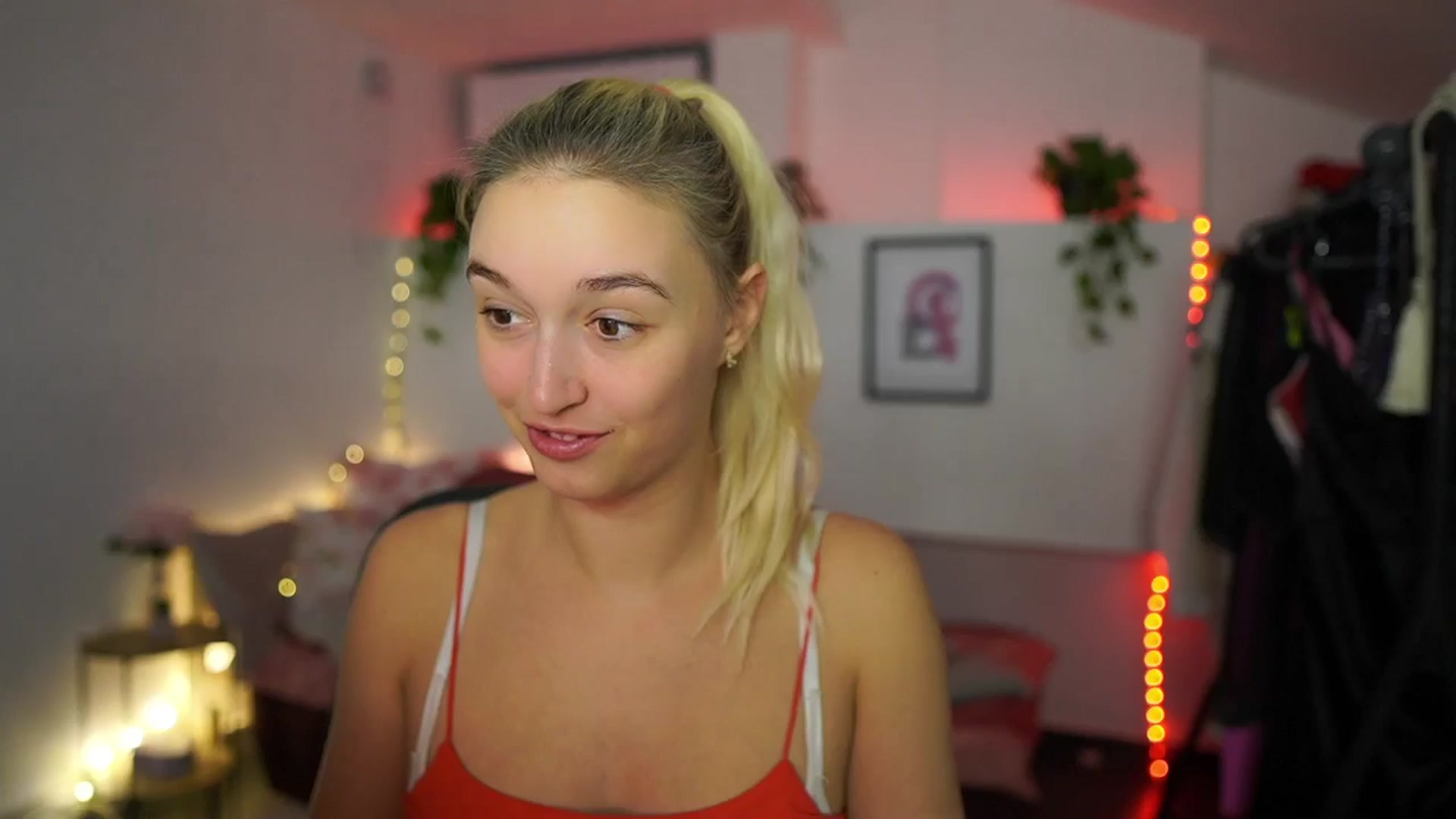 Gallery image thumbnail from Alexis__Texas's myfreecams stream on, 11/21/2024, 24:51 image 3 of 20